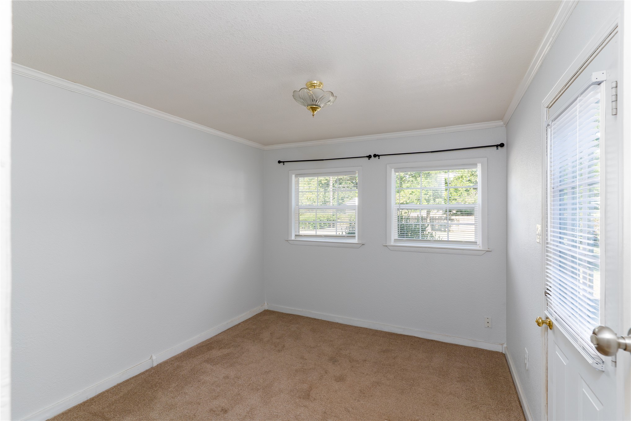 503 S Yale Street Property Photo 6