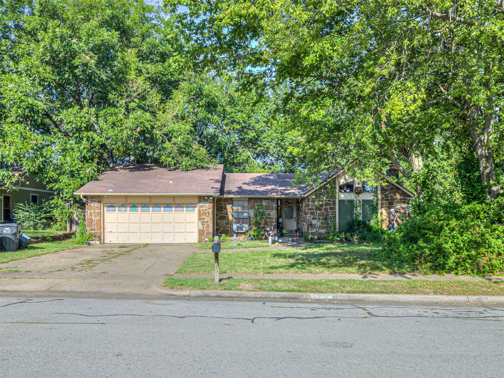 11412 S Douglas Avenue Property Photo 2