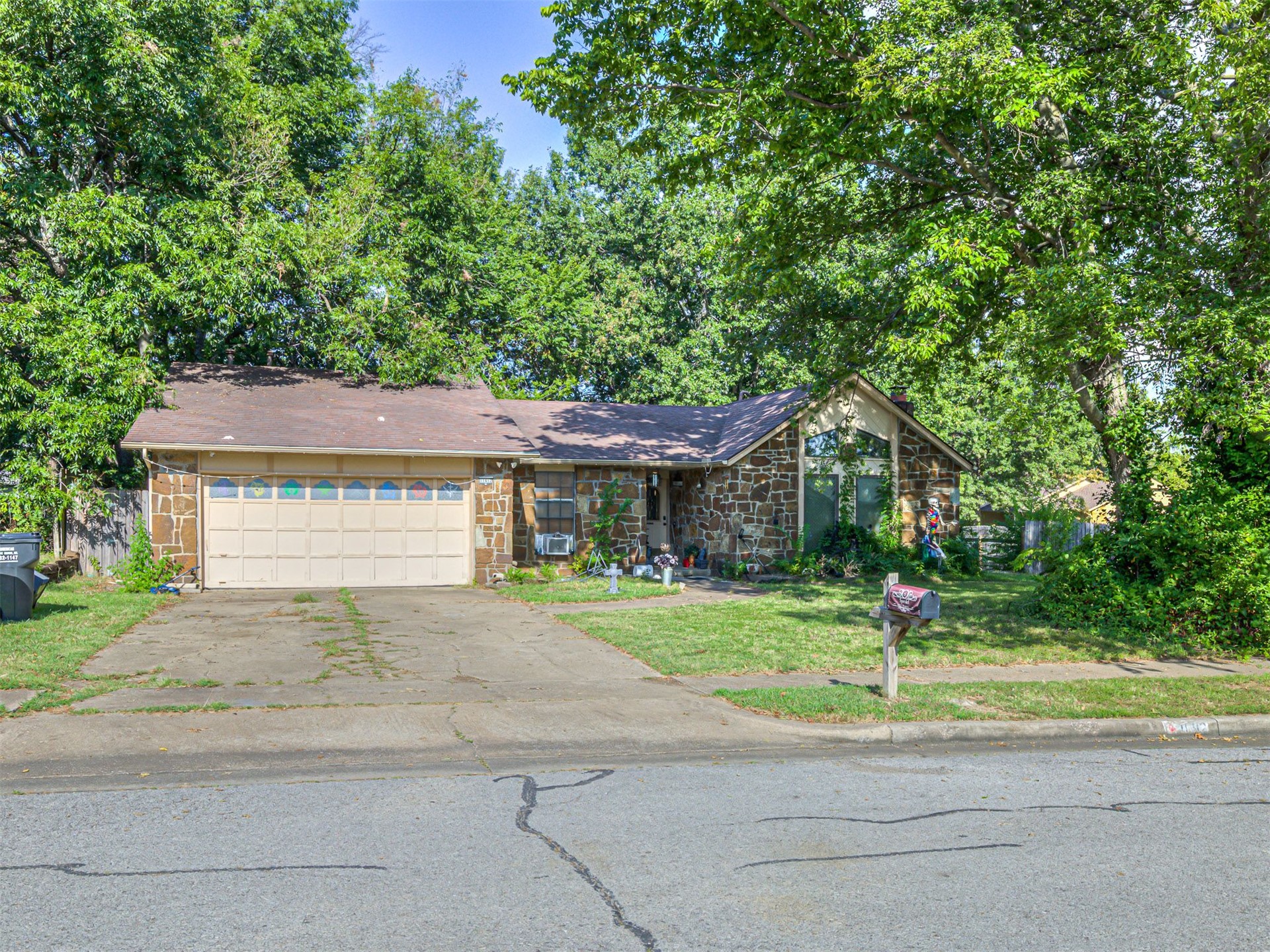 11412 S Douglas Avenue Property Photo 3