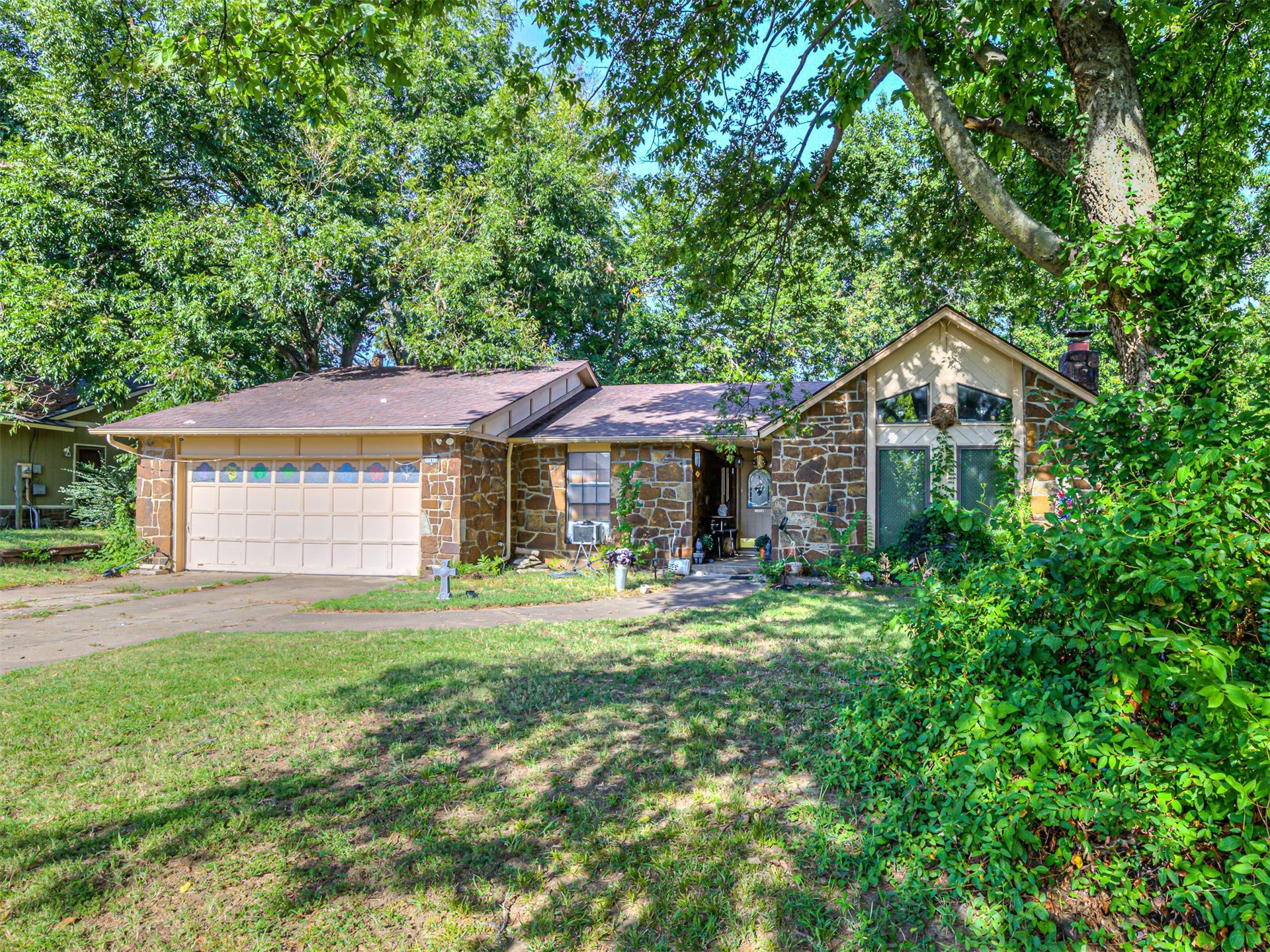 11412 S Douglas Avenue Property Photo 4