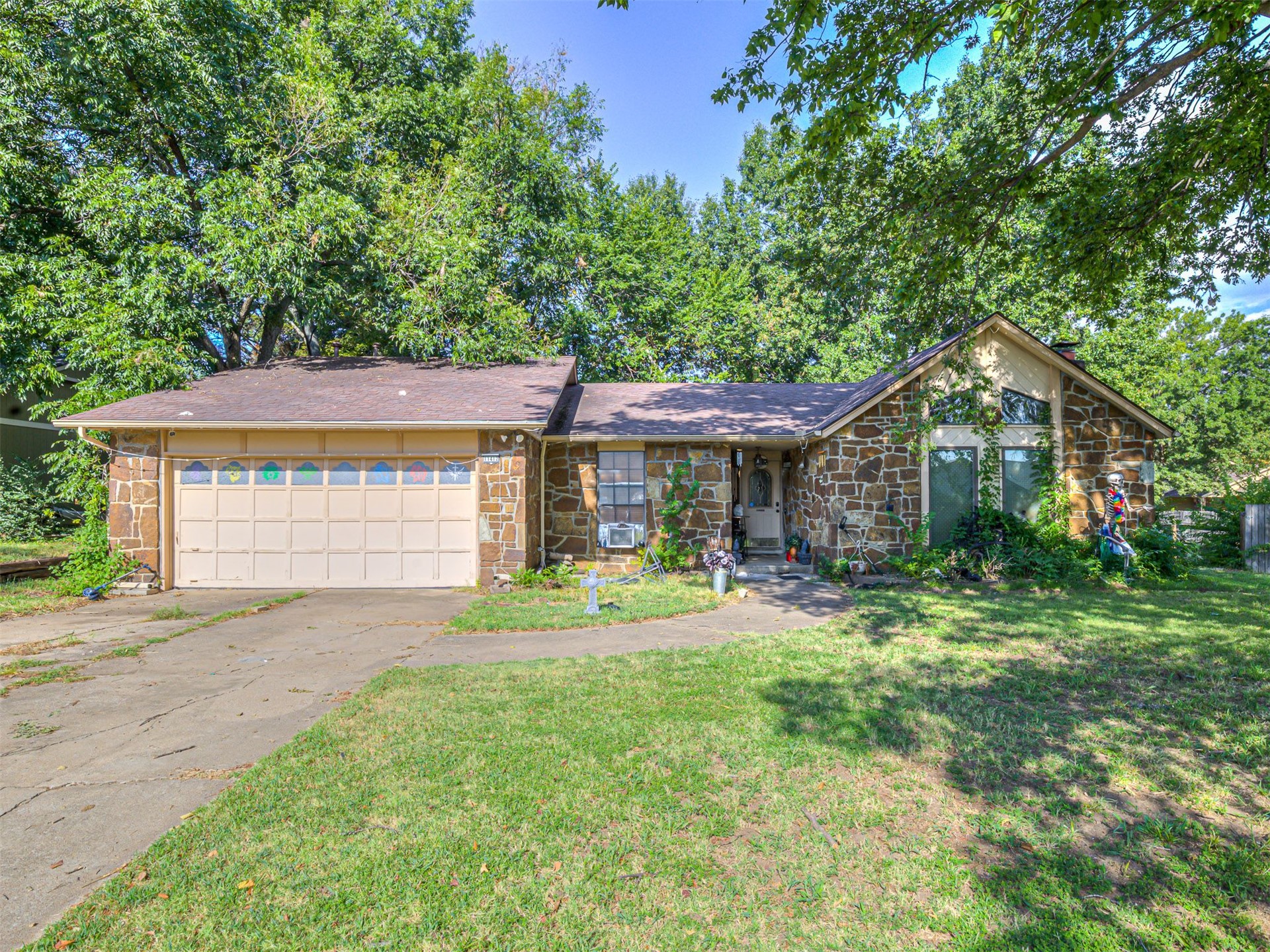11412 S Douglas Avenue Property Photo 5