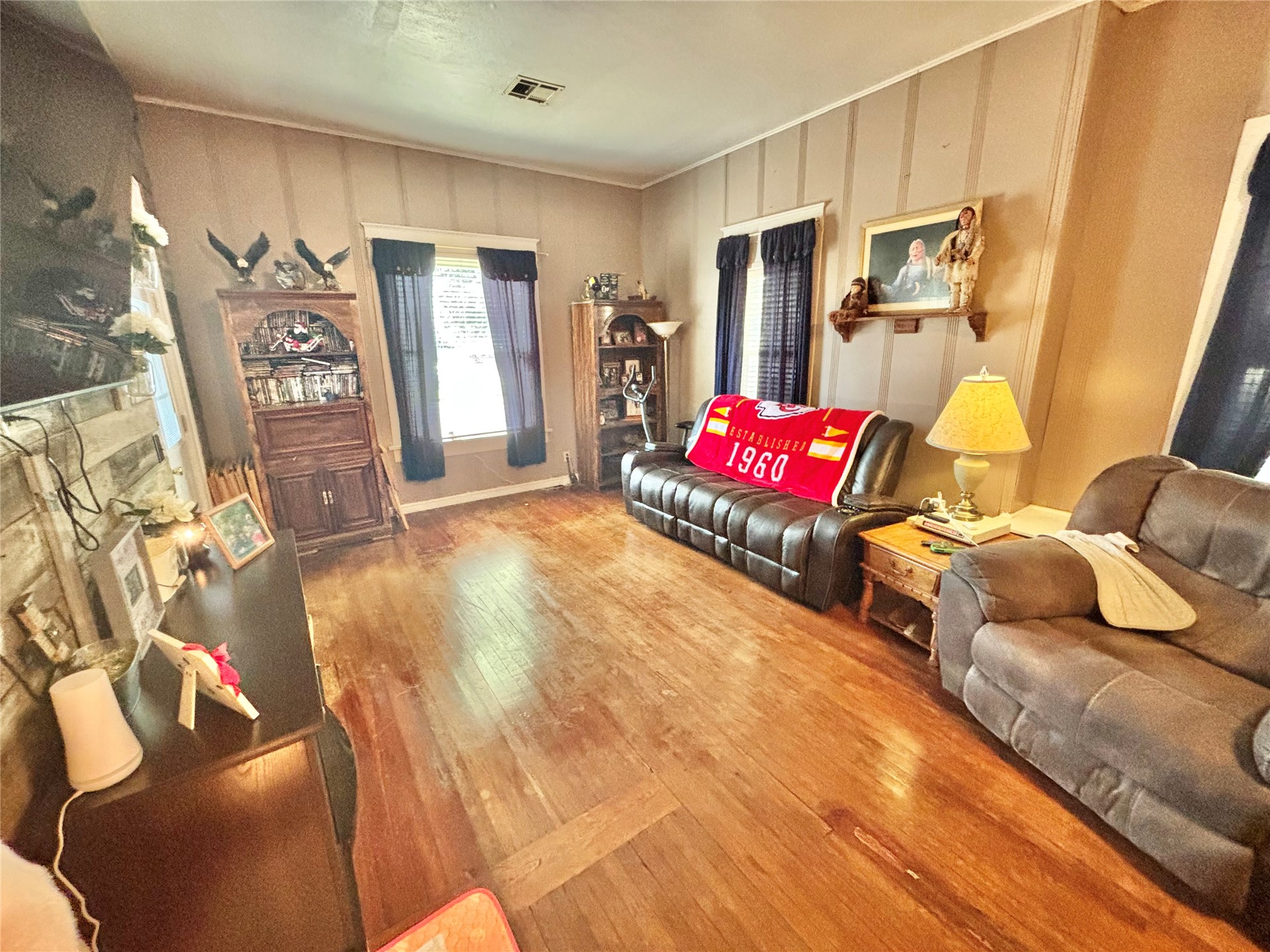 201 Ne F Property Photo 7