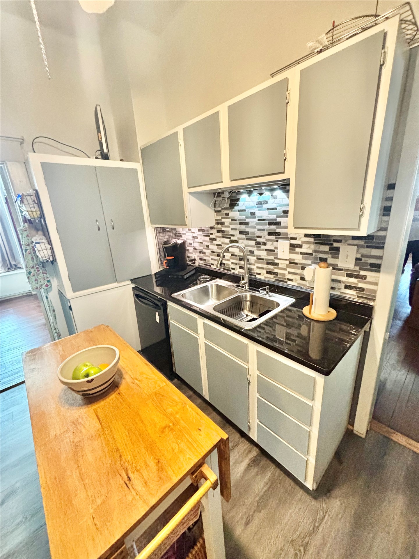 201 Ne F Property Photo 11