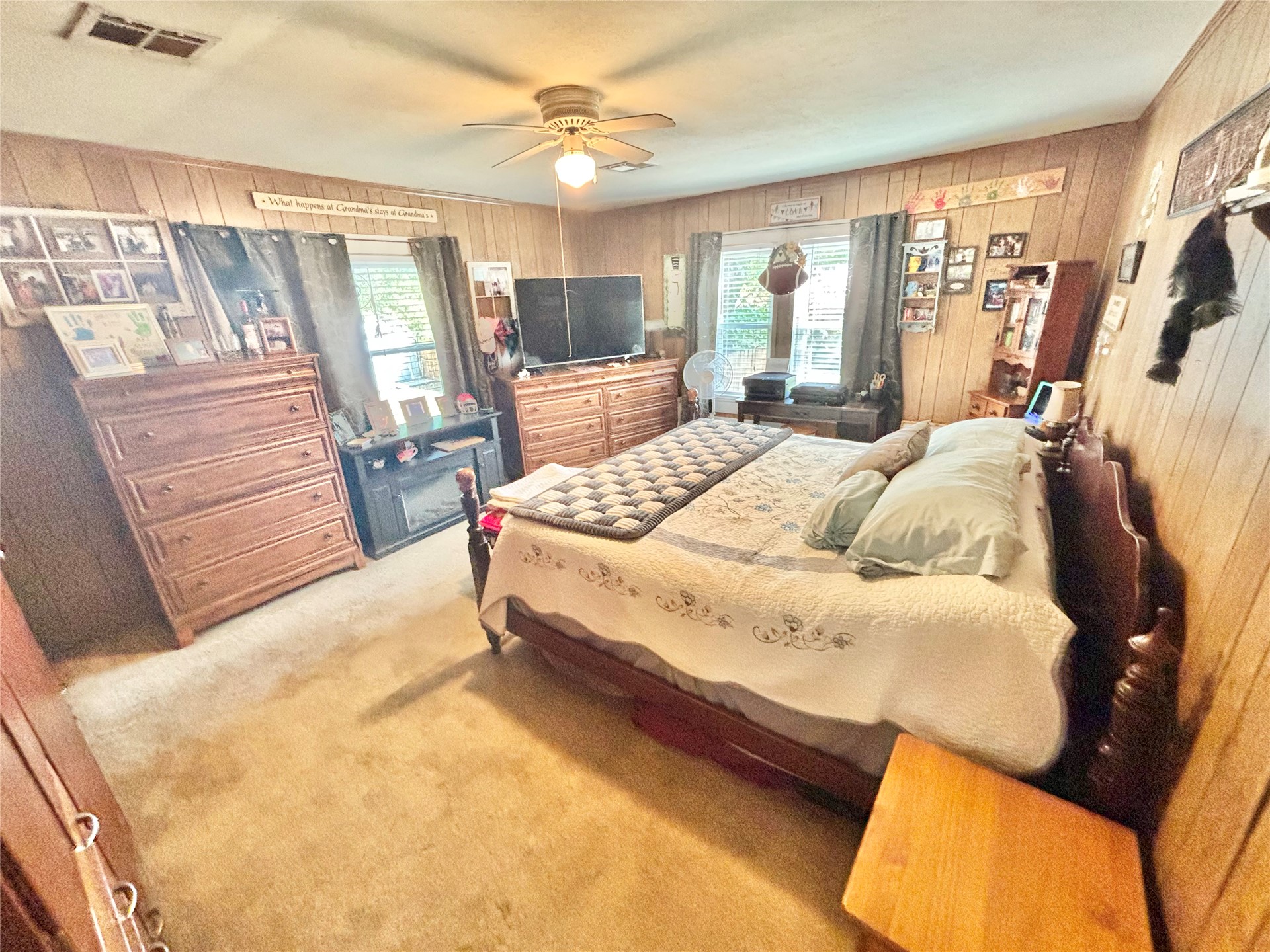 201 Ne F Property Photo 17