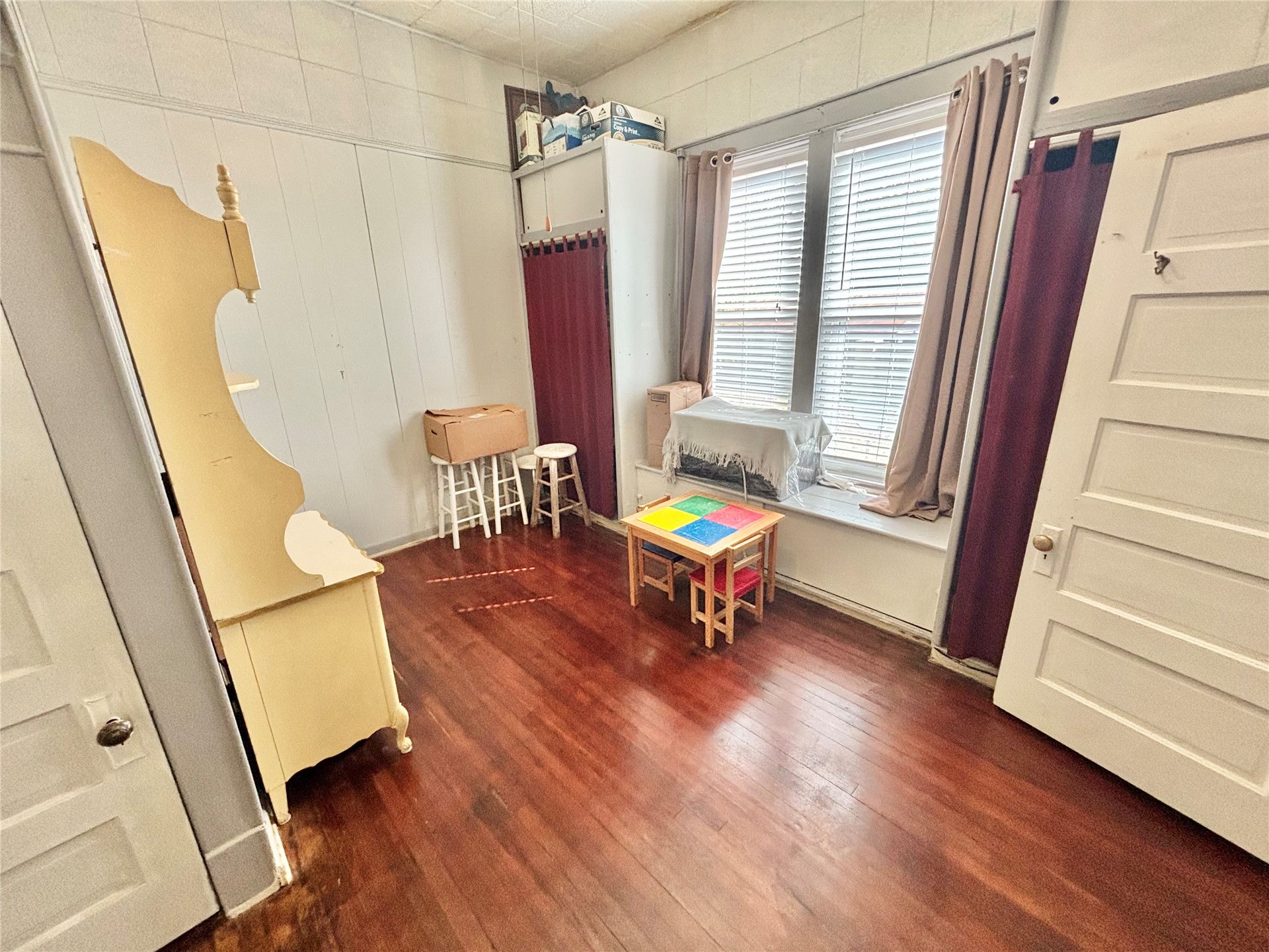 201 Ne F Property Photo 21
