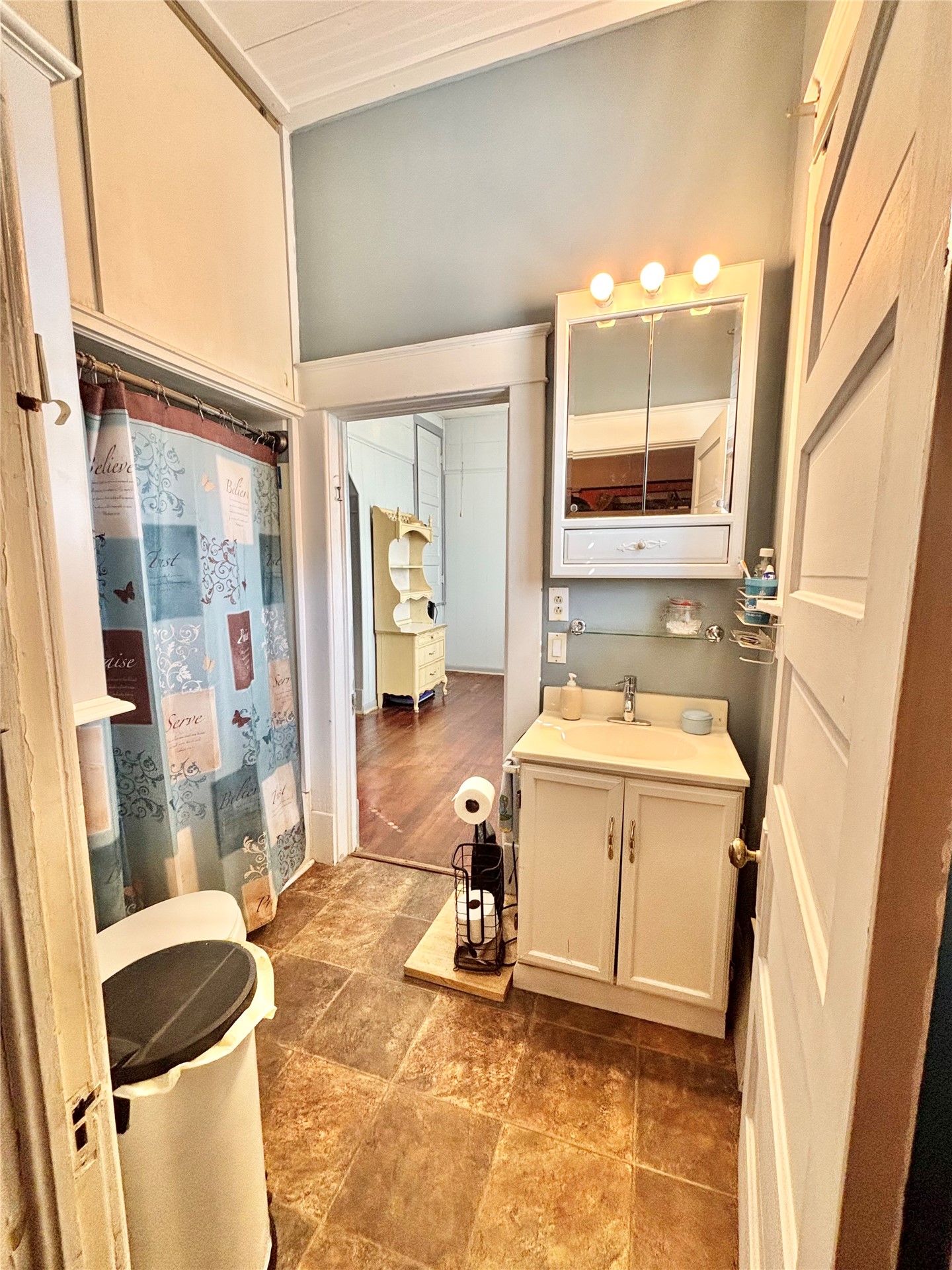201 Ne F Property Photo 22
