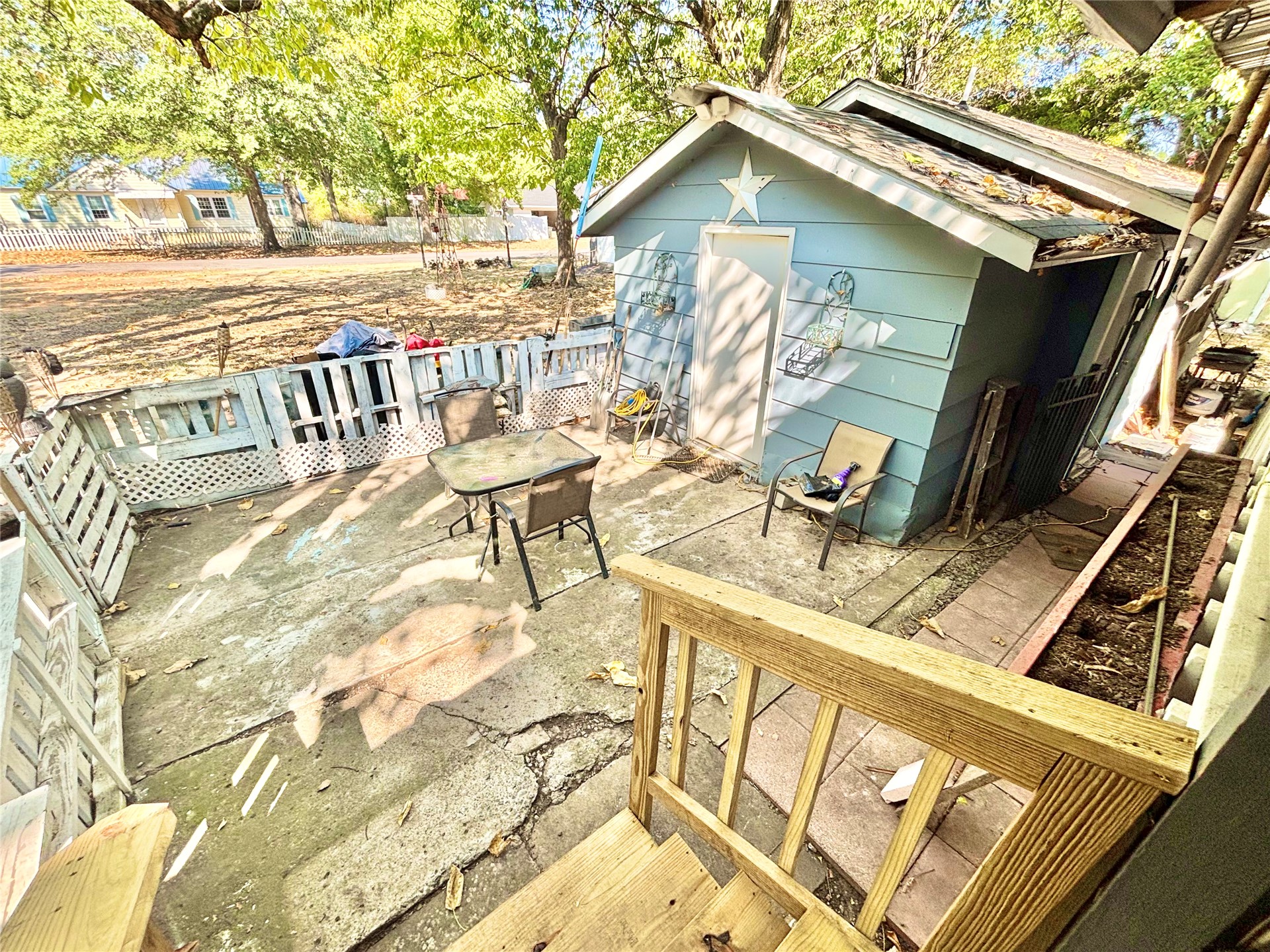 201 Ne F Property Photo 29