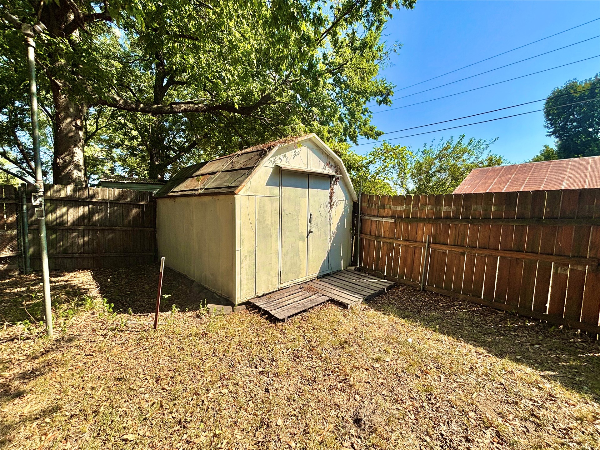 201 Ne F Property Photo 34