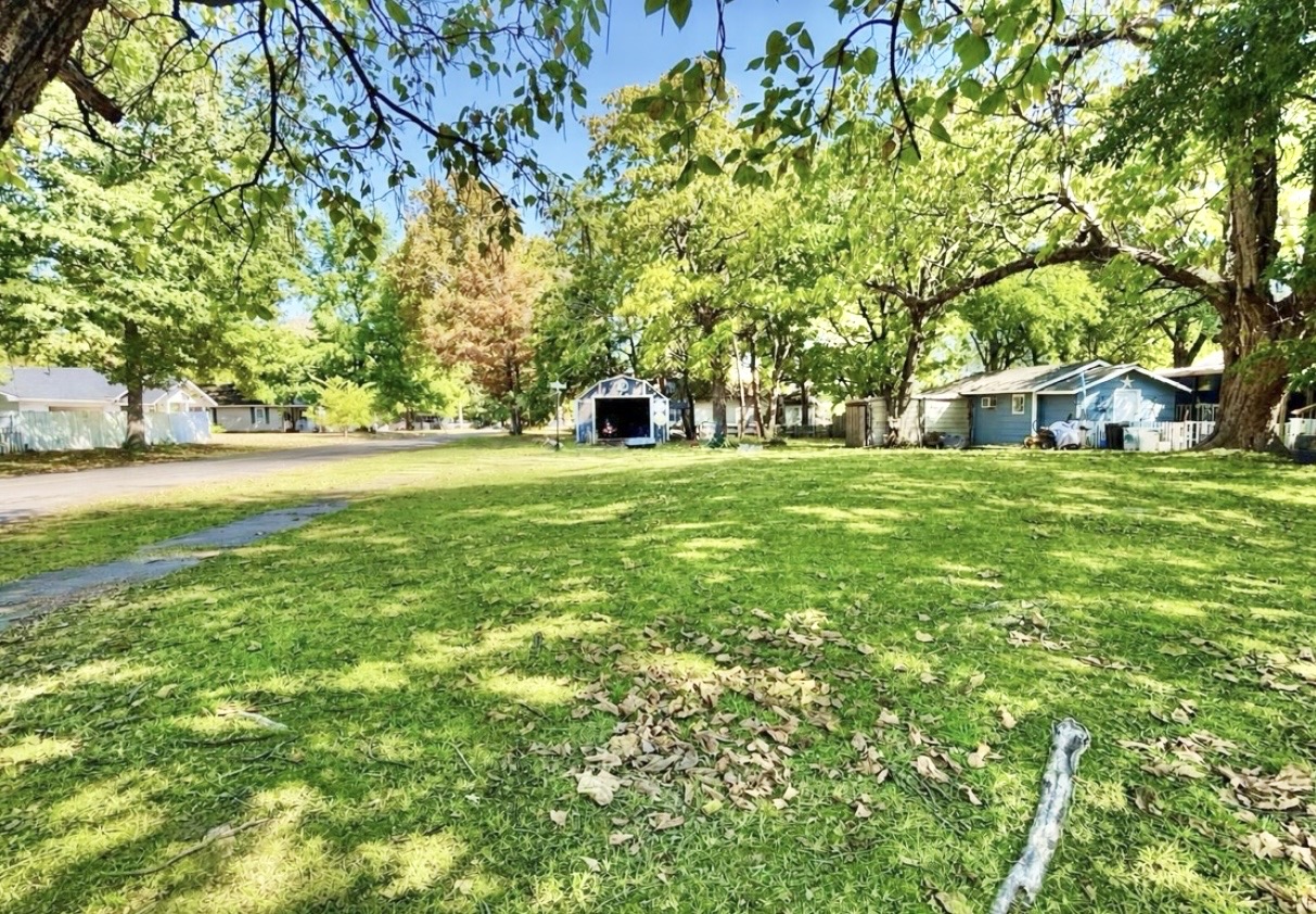 201 Ne F Property Photo 39