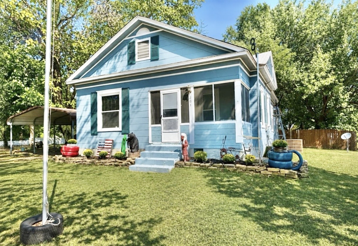 201 Ne F Property Photo 41