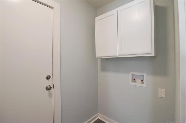 907 E 3rd Street Property Photo 15