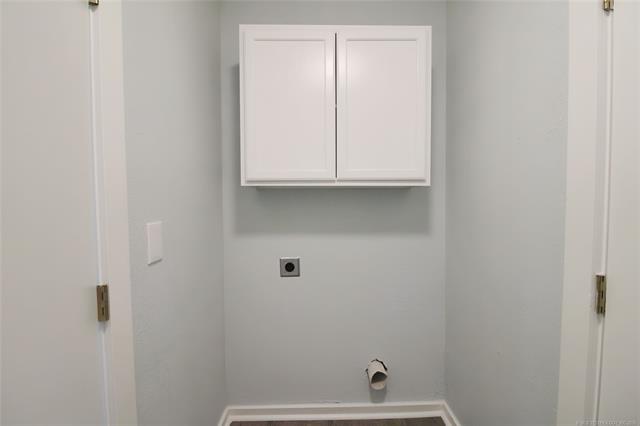 907 E 3rd Street Property Photo 16
