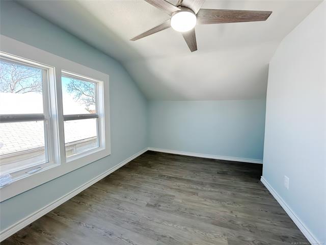 907 E 3rd Street Property Photo 29