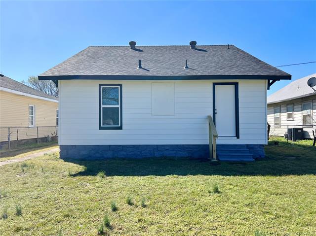 907 E 3rd Street Property Photo 34