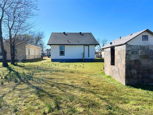 907 E 3rd Street Property Photo 36