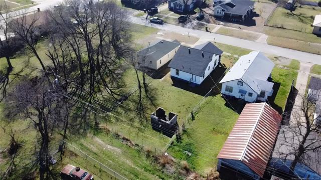 907 E 3rd Street Property Photo 42
