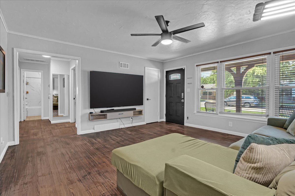 4937 S Quincy Avenue Property Photo 10