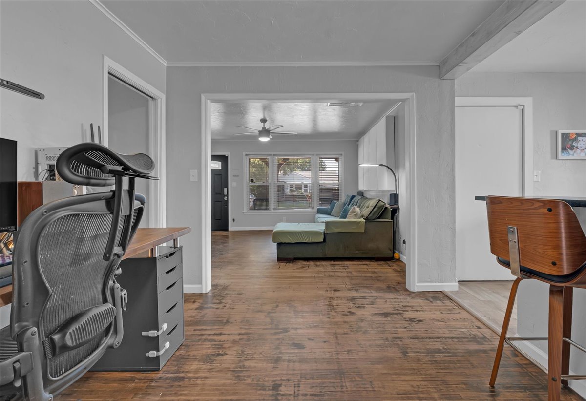 4937 S Quincy Avenue Property Photo 18