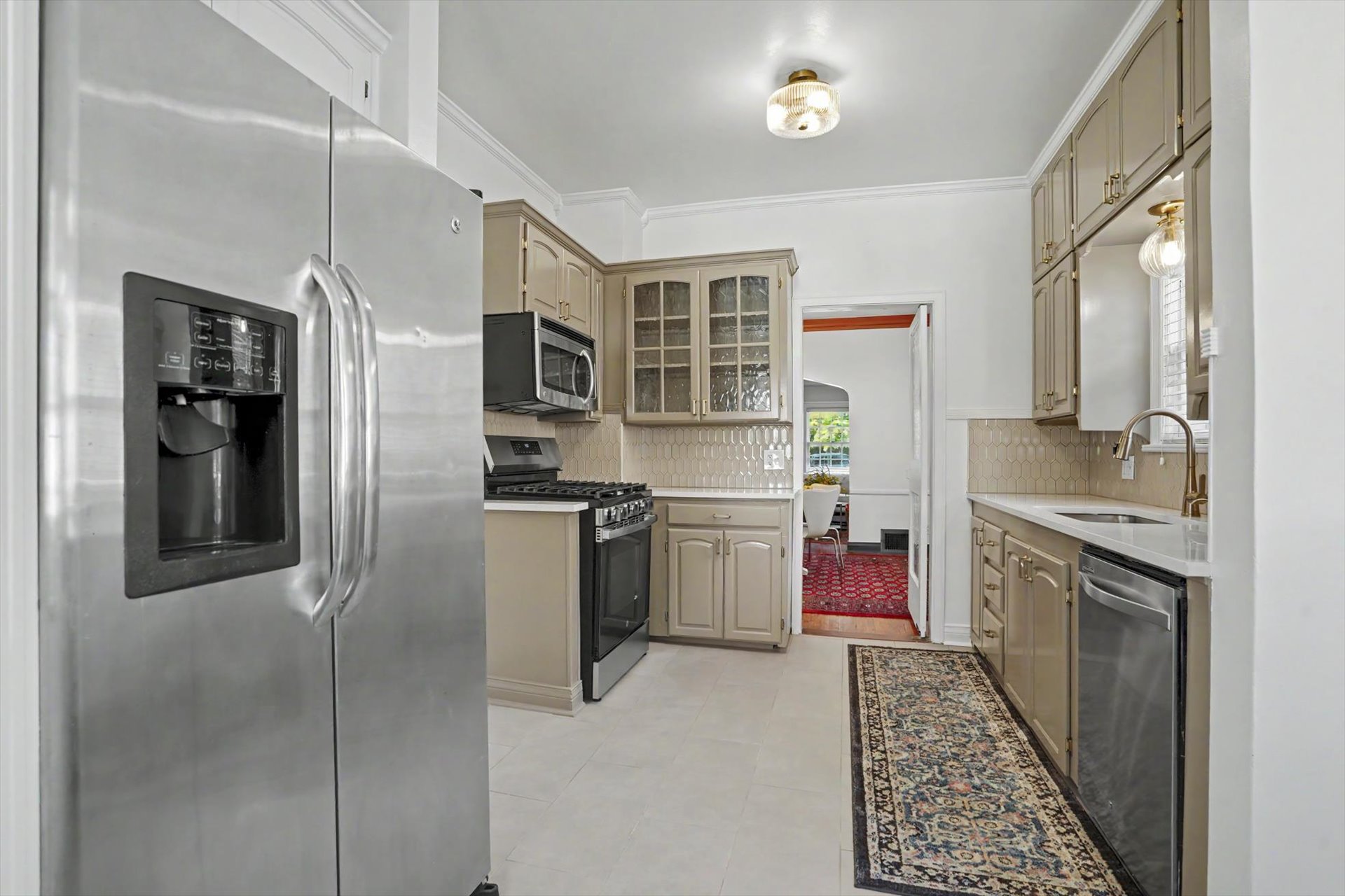 1555 S Gillette Avenue Property Photo 16