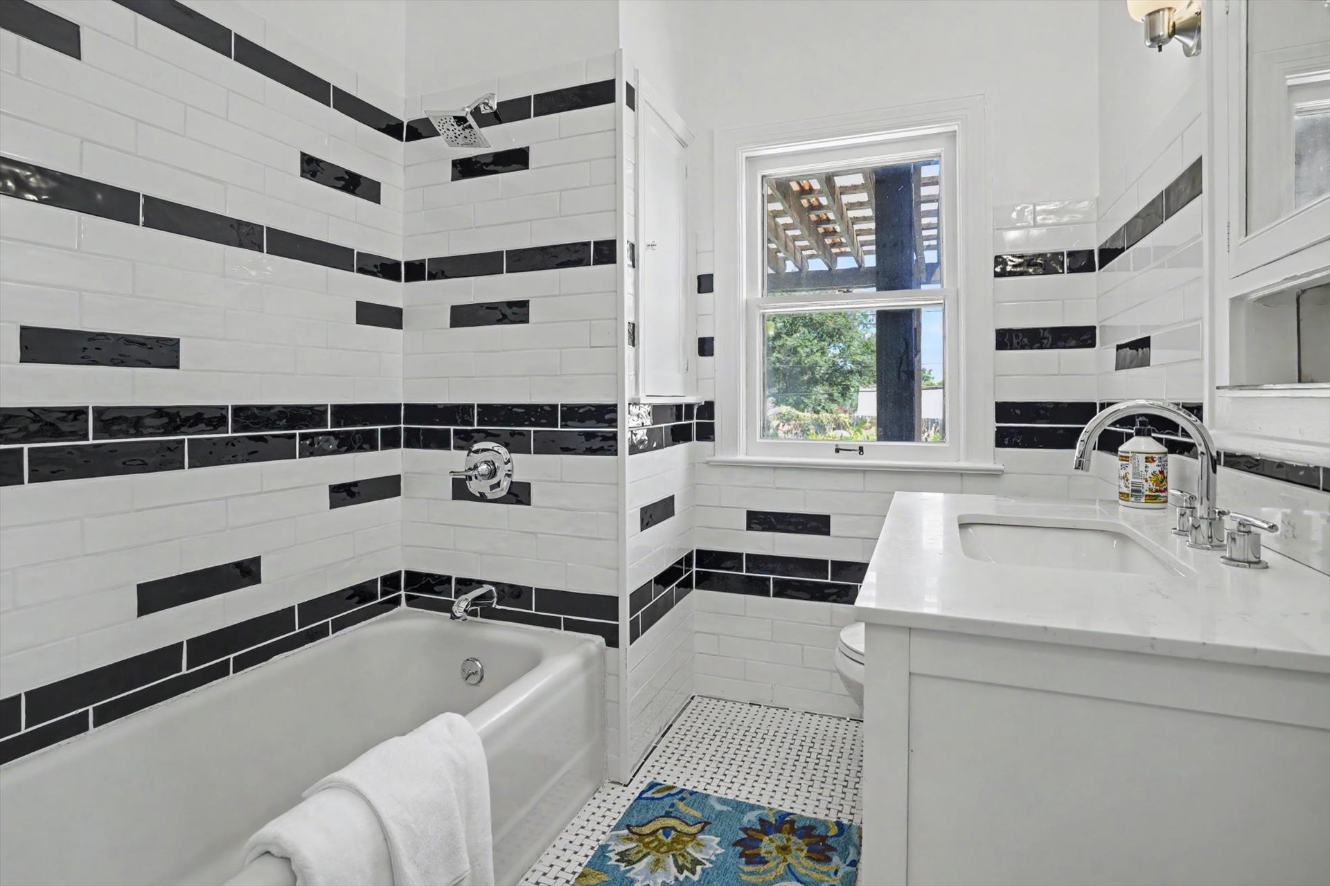 1555 S Gillette Avenue Property Photo 24