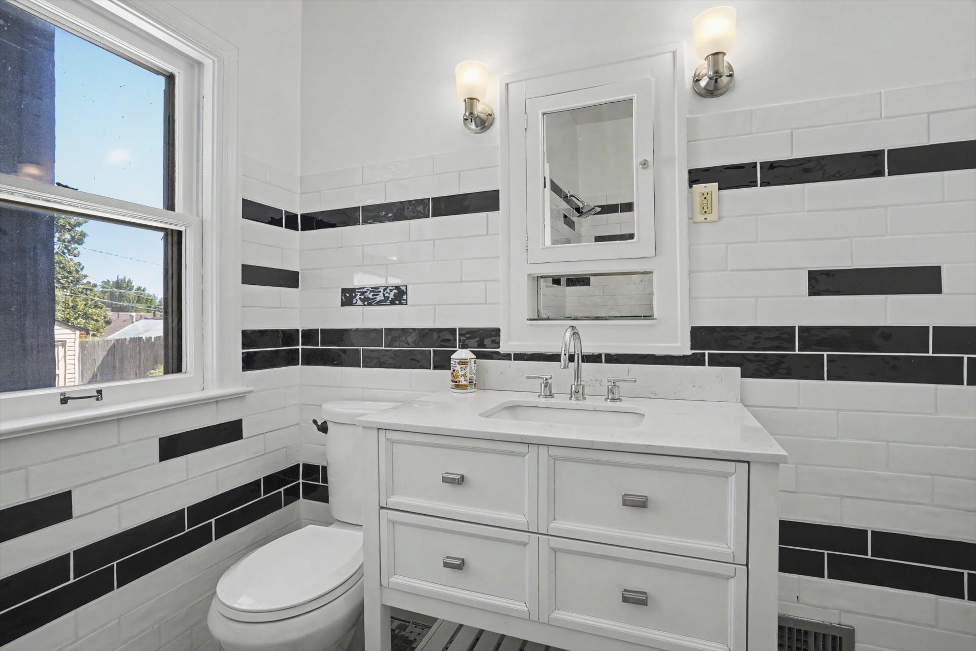 1555 S Gillette Avenue Property Photo 26
