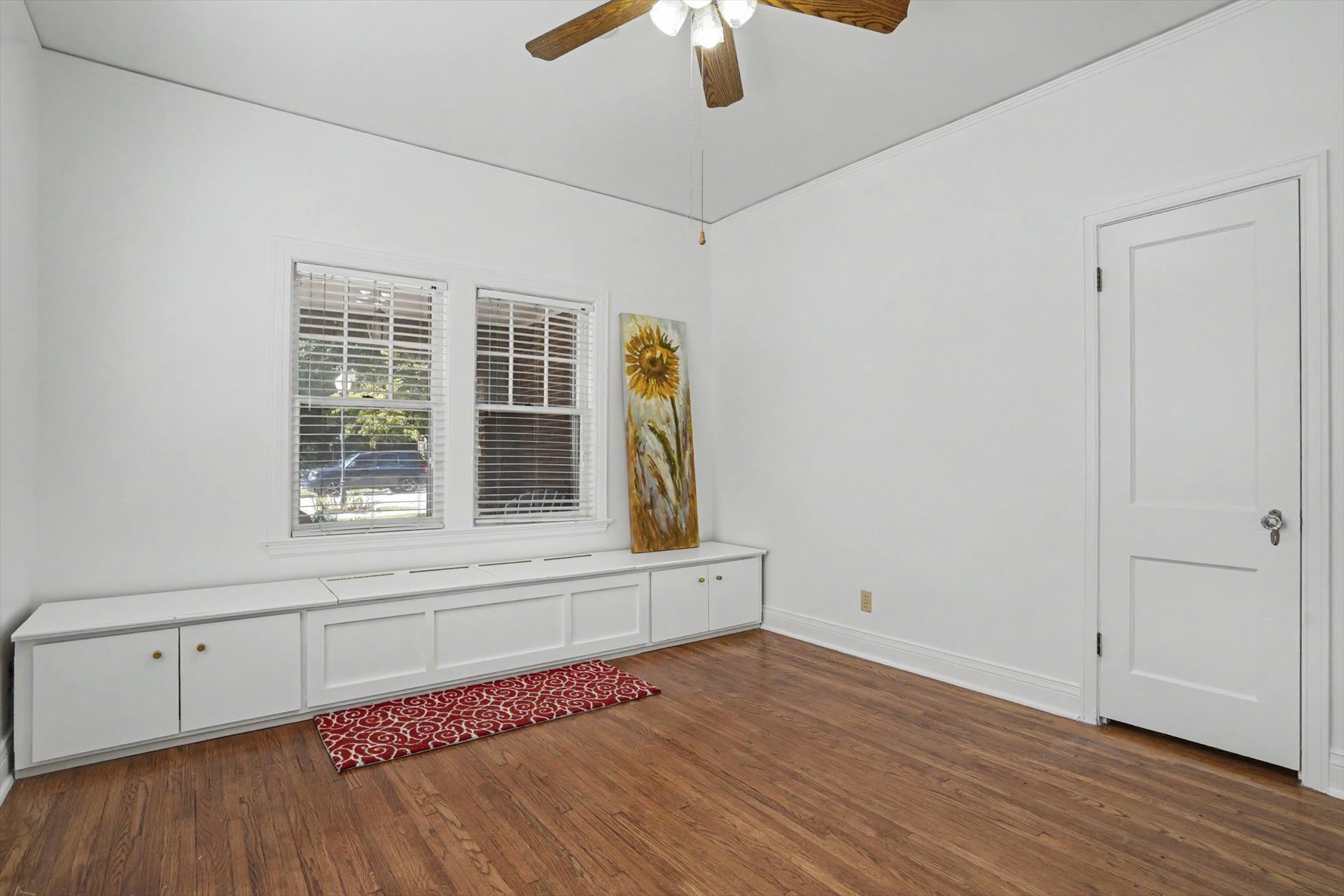 1555 S Gillette Avenue Property Photo 28