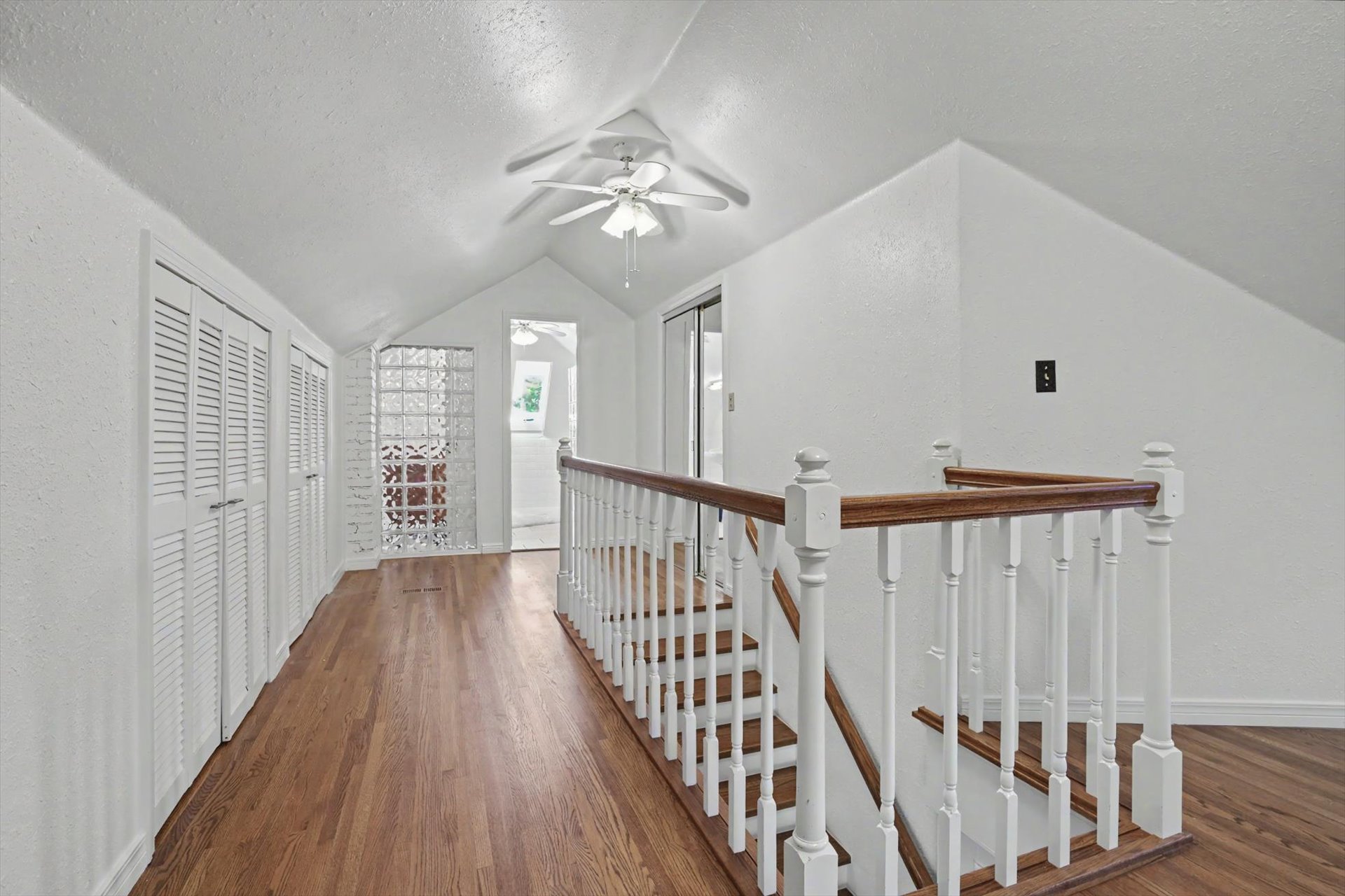 1555 S Gillette Avenue Property Photo 31
