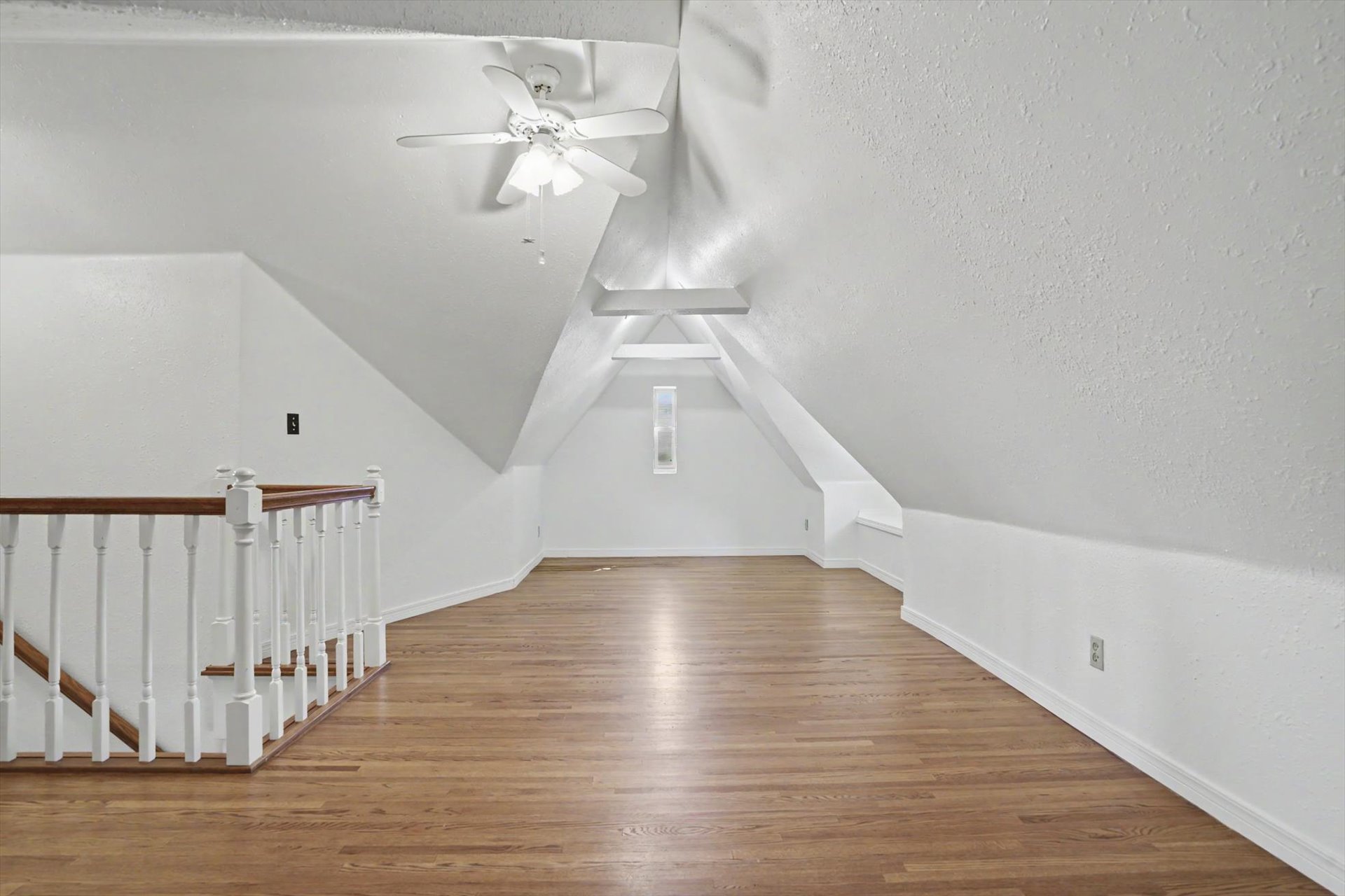 1555 S Gillette Avenue Property Photo 32