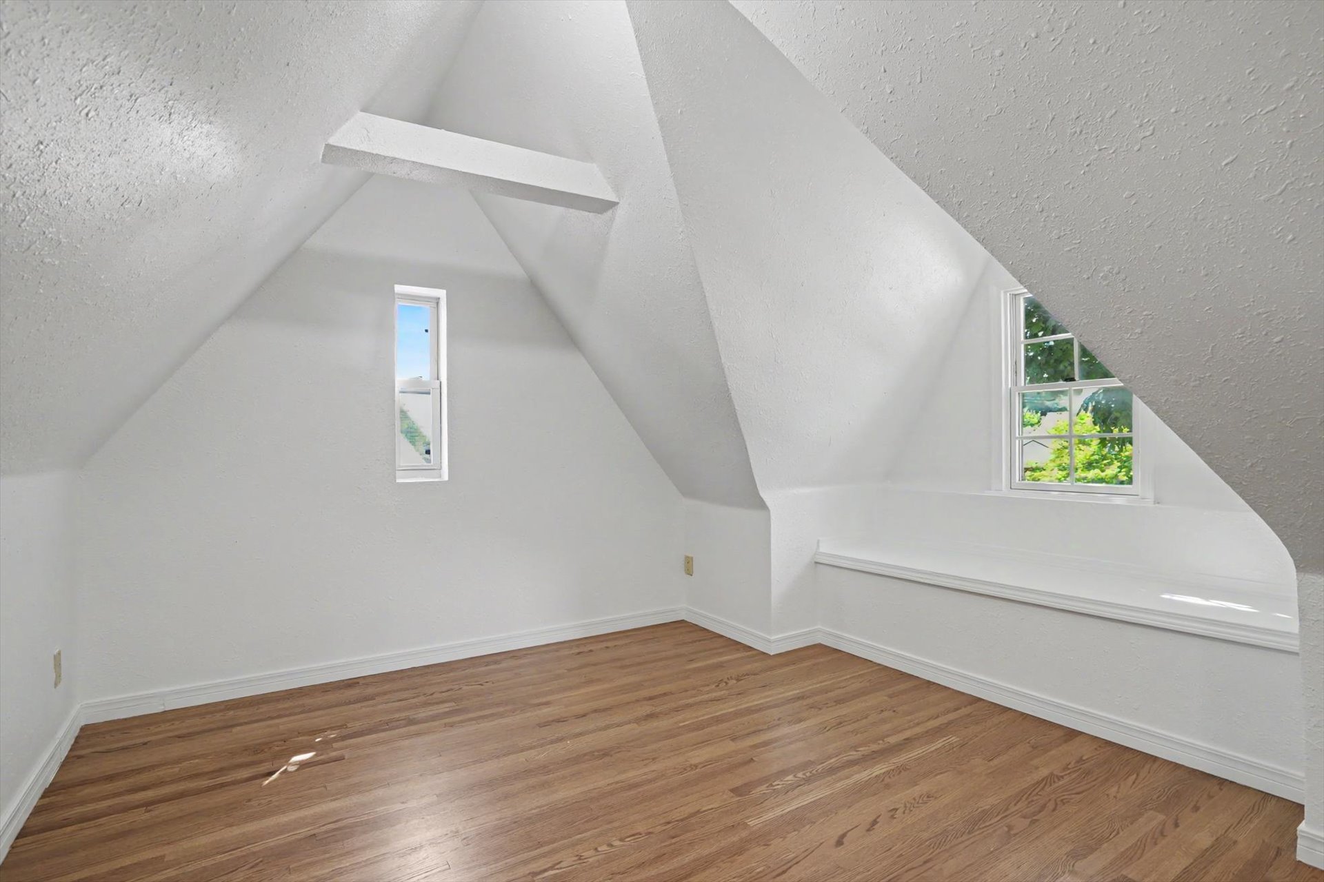 1555 S Gillette Avenue Property Photo 33