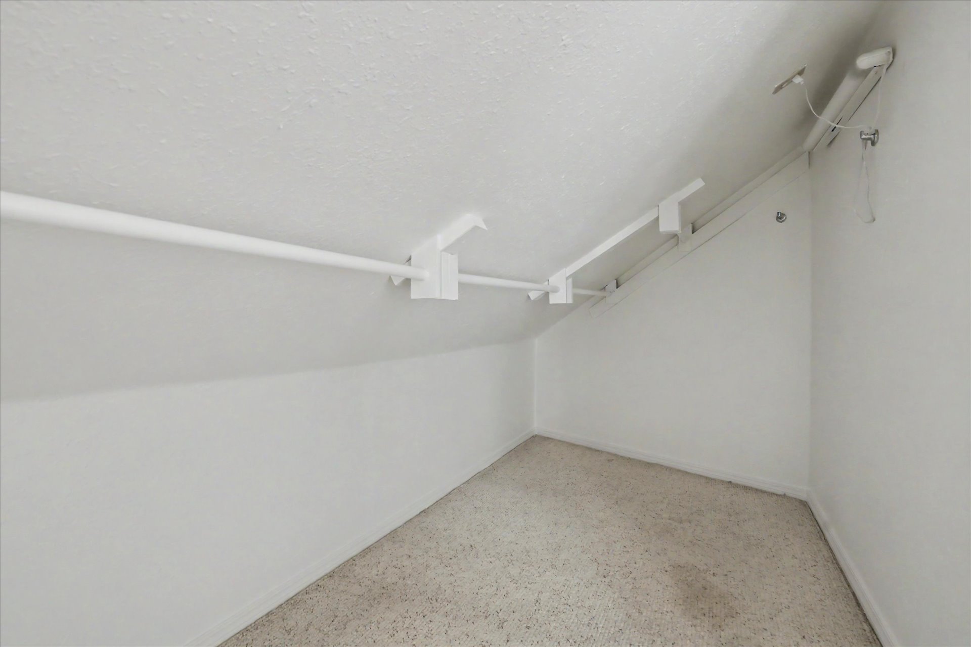 1555 S Gillette Avenue Property Photo 40
