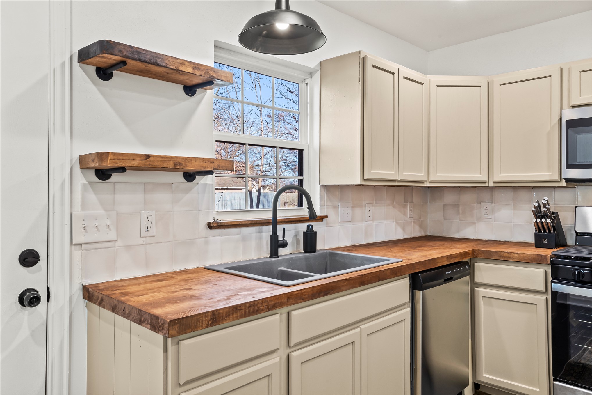 117 S Vann Street Property Photo 15