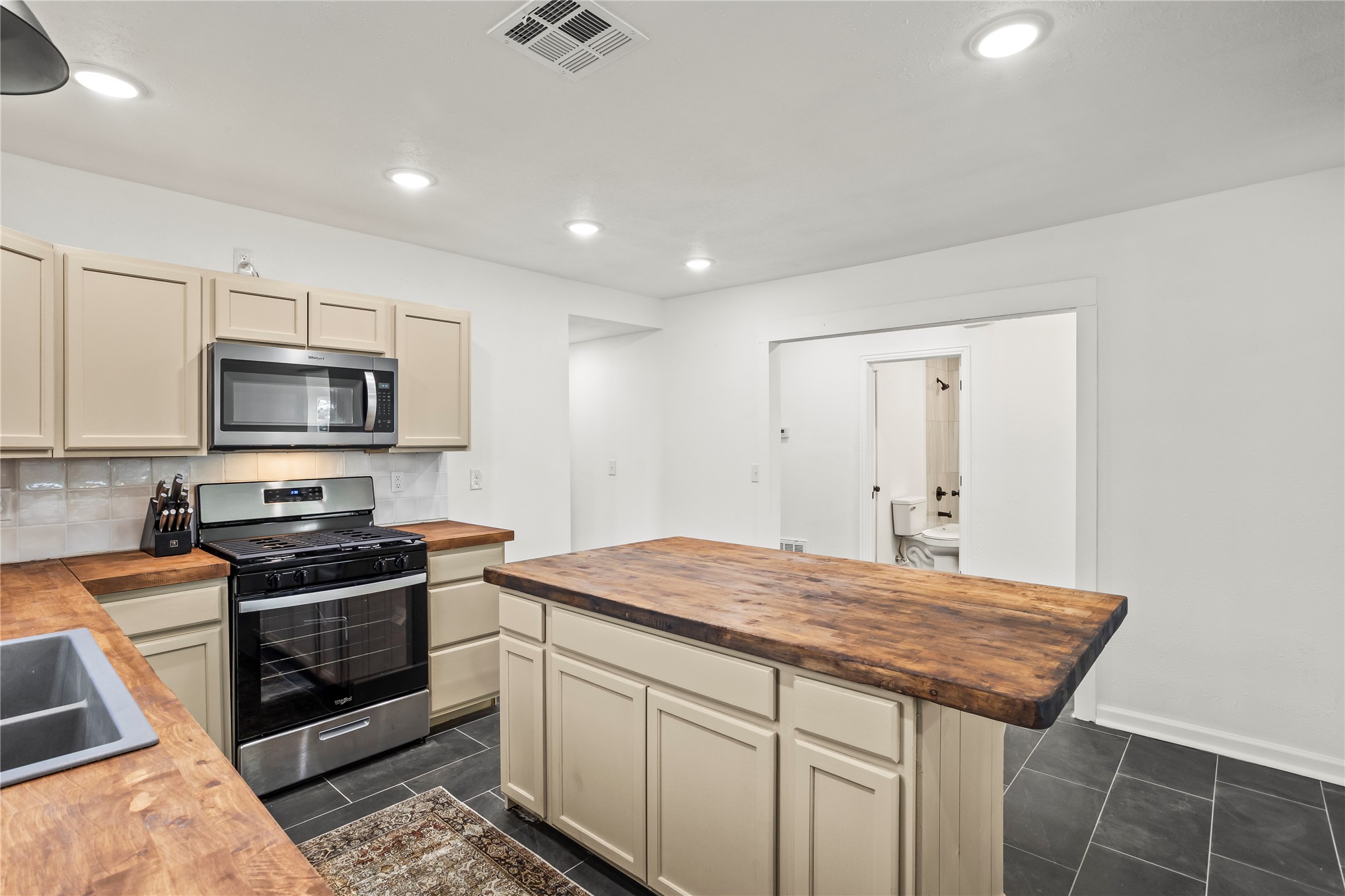 117 S Vann Street Property Photo 16