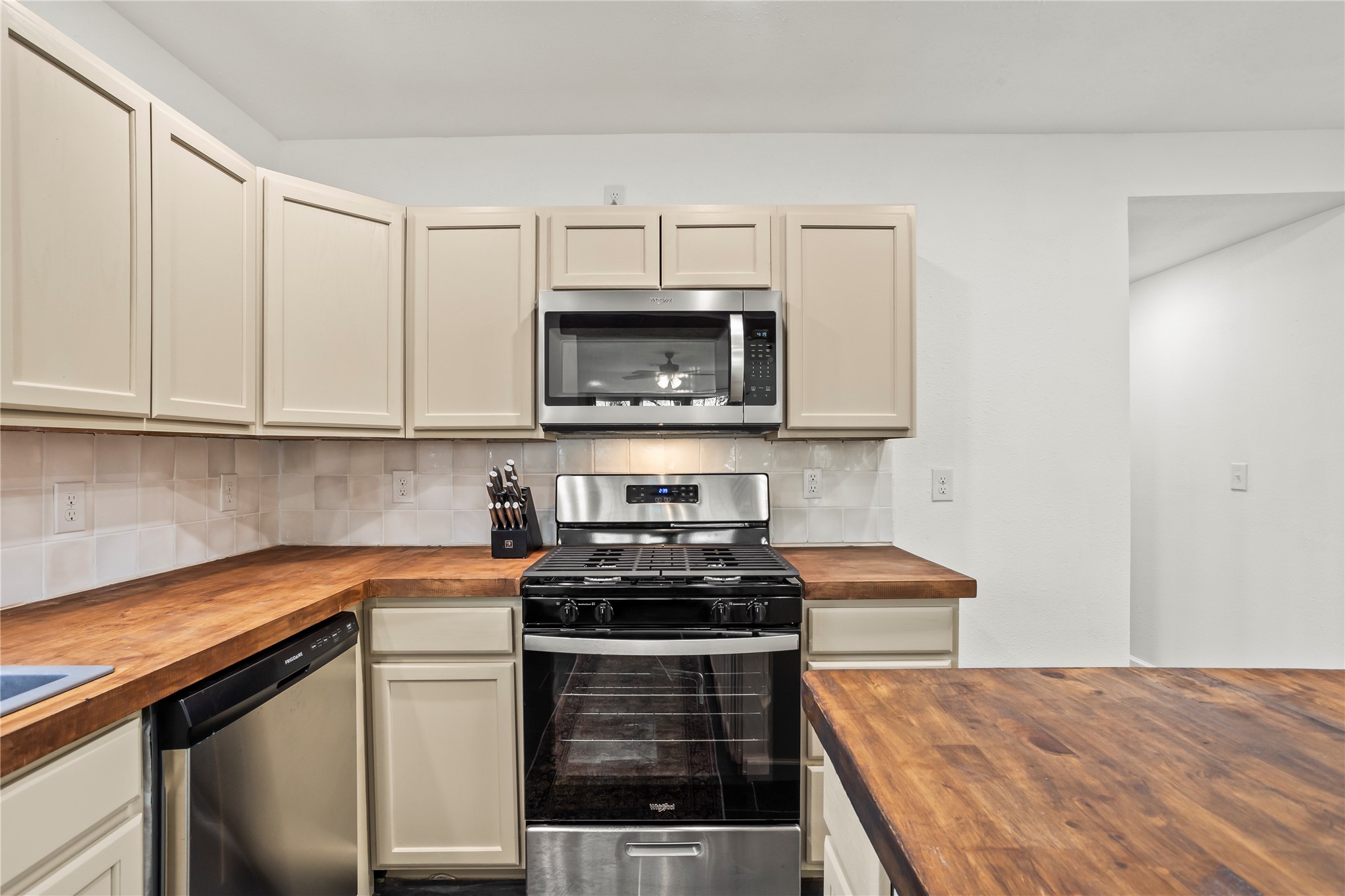 117 S Vann Street Property Photo 17