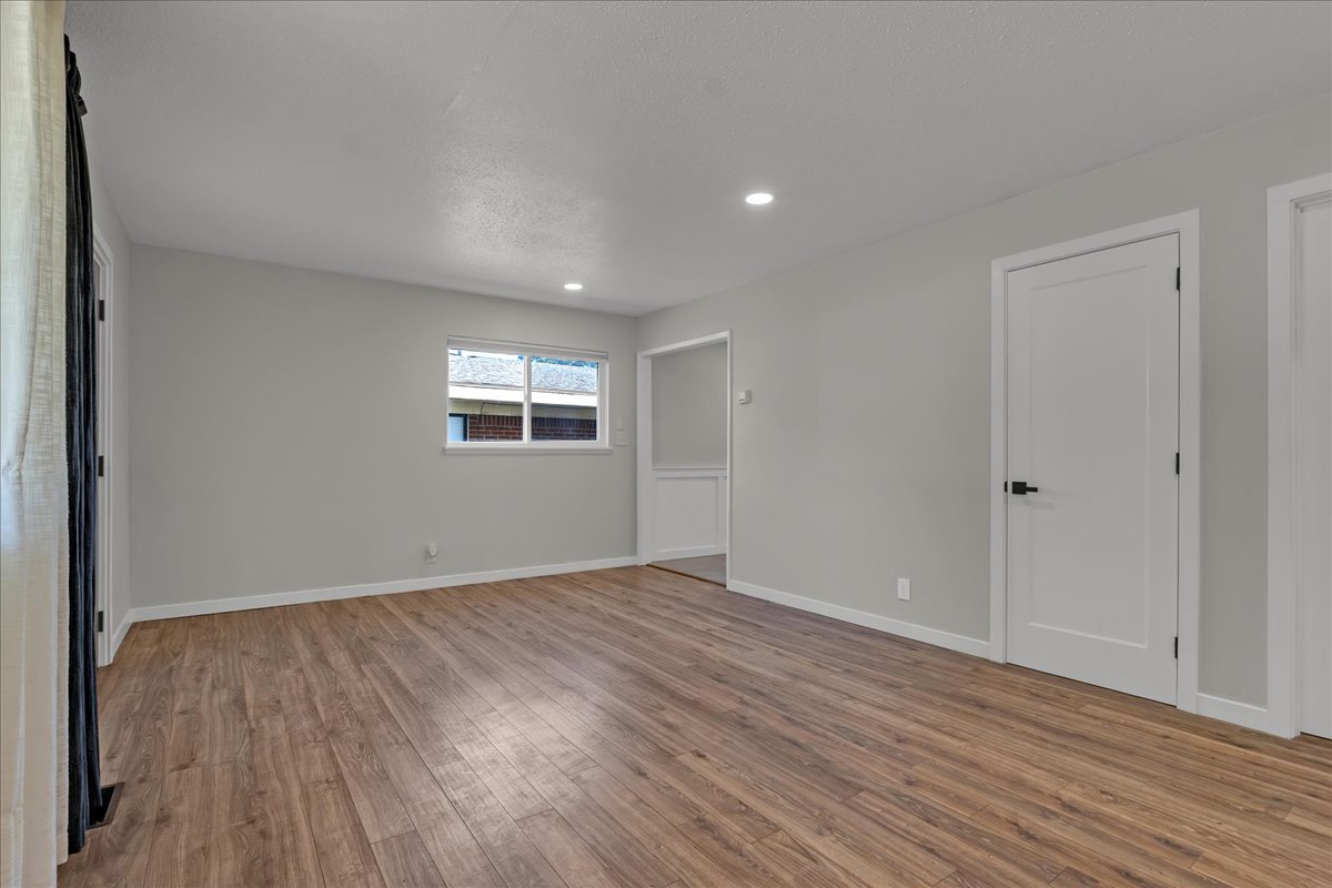 2187 S 76th East Avenue Property Photo 11