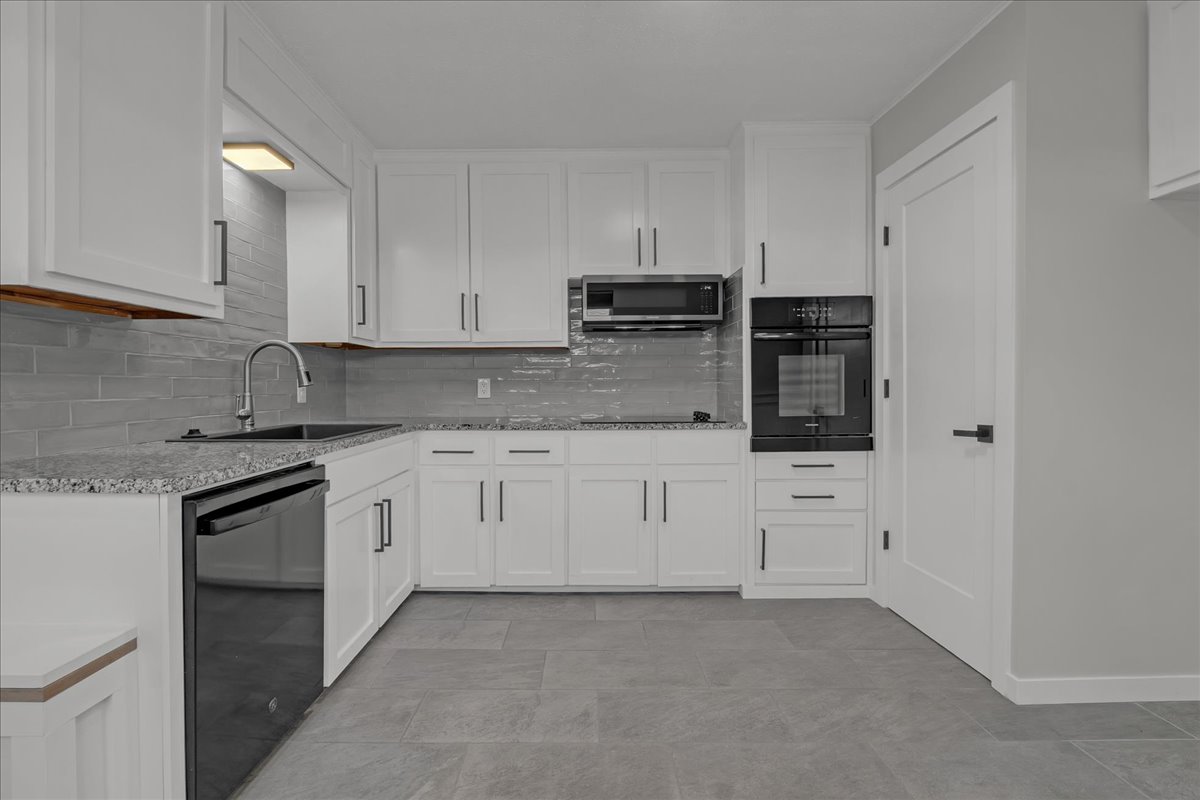 2187 S 76th East Avenue Property Photo 24