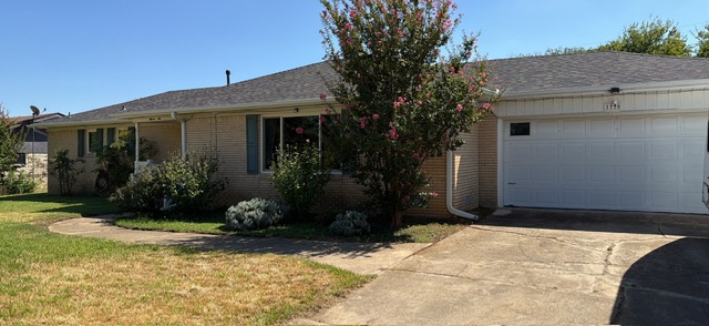 1110 N Meadow Drive Property Photo 2