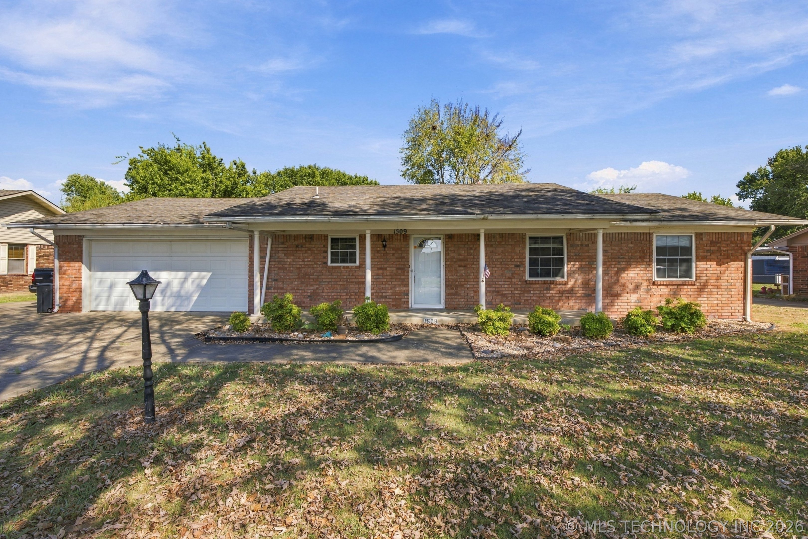 1509 Lahoma Property Photo 1