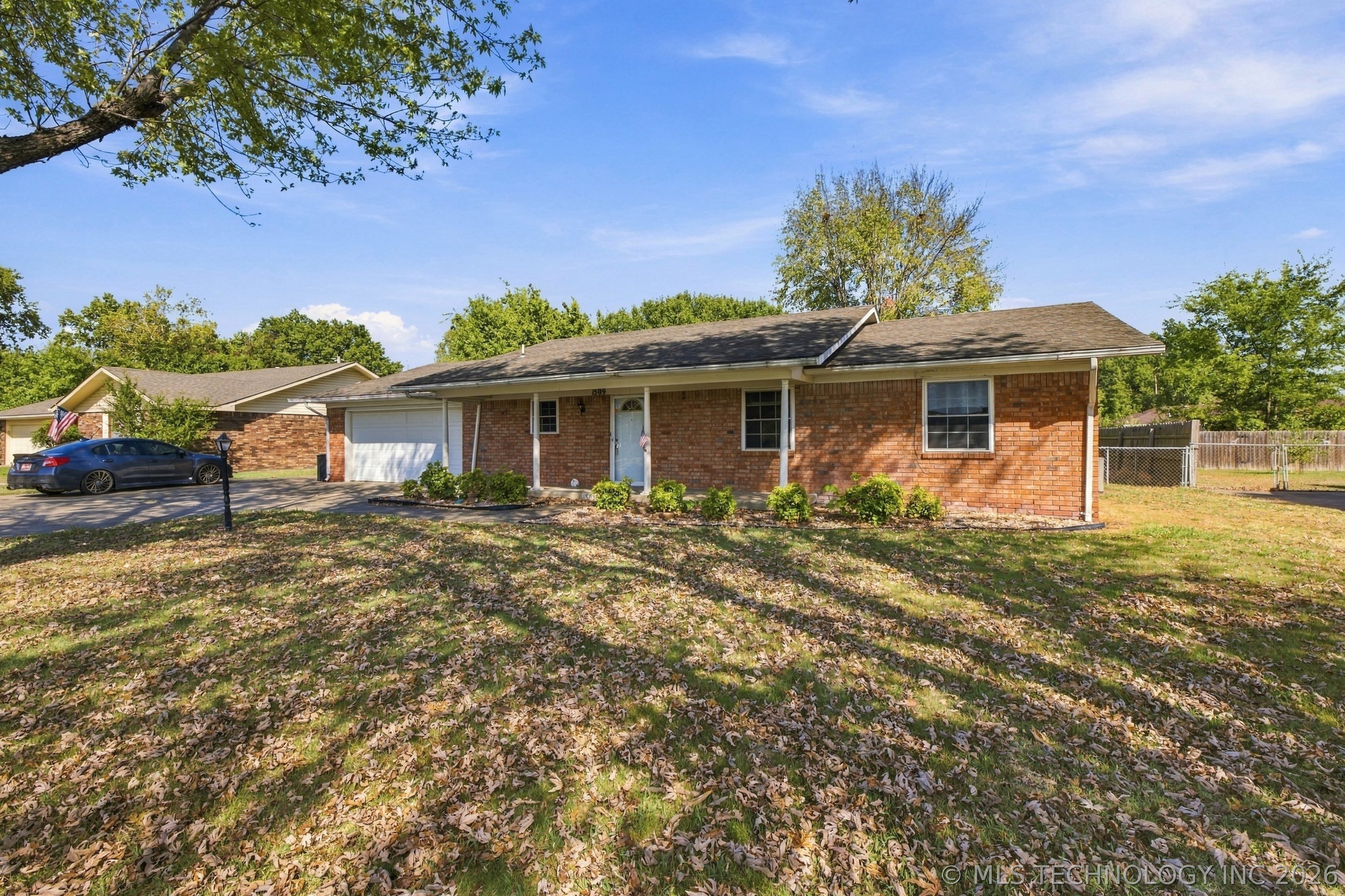 1509 Lahoma Property Photo 2