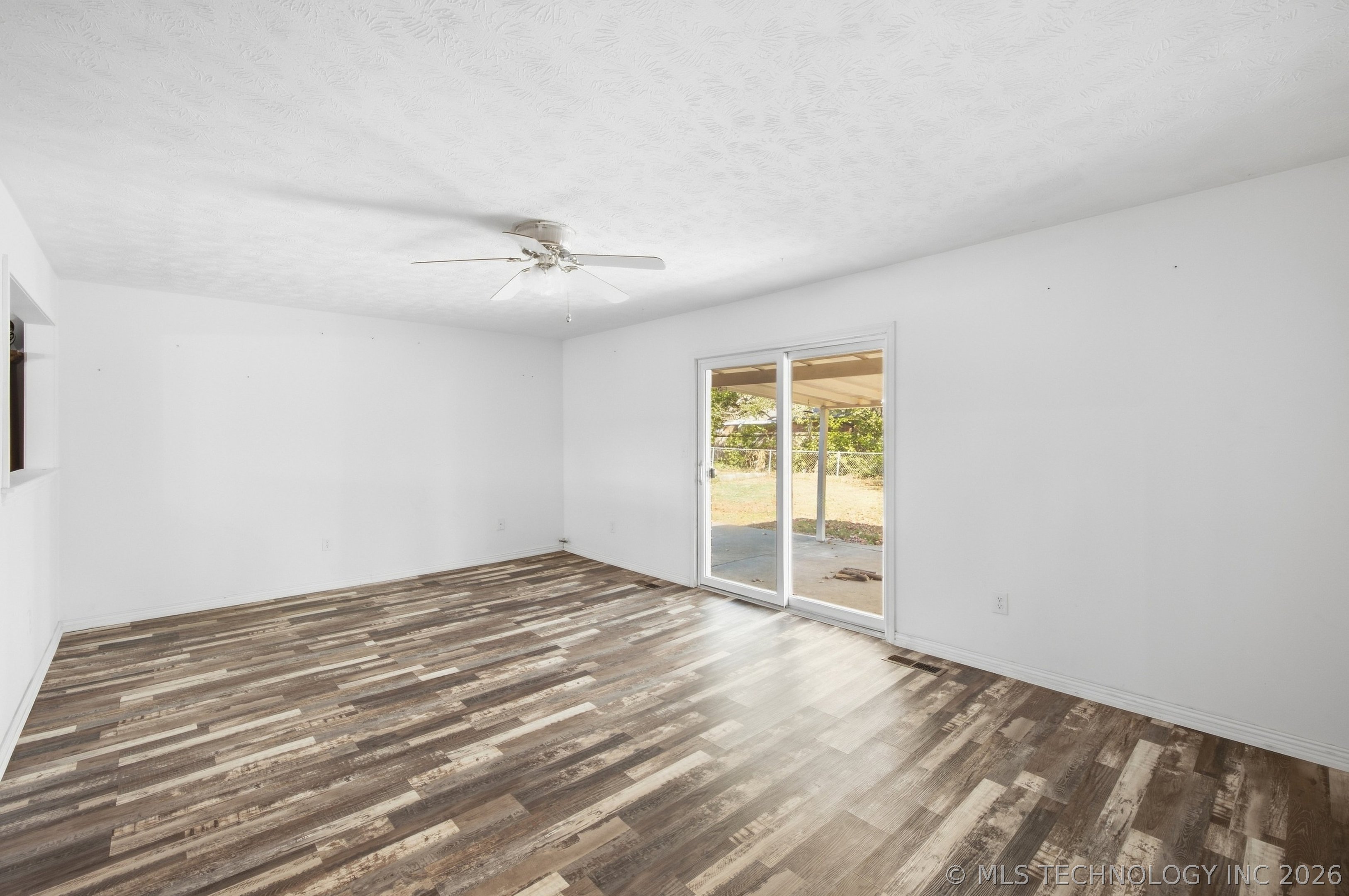 1509 Lahoma Property Photo 6