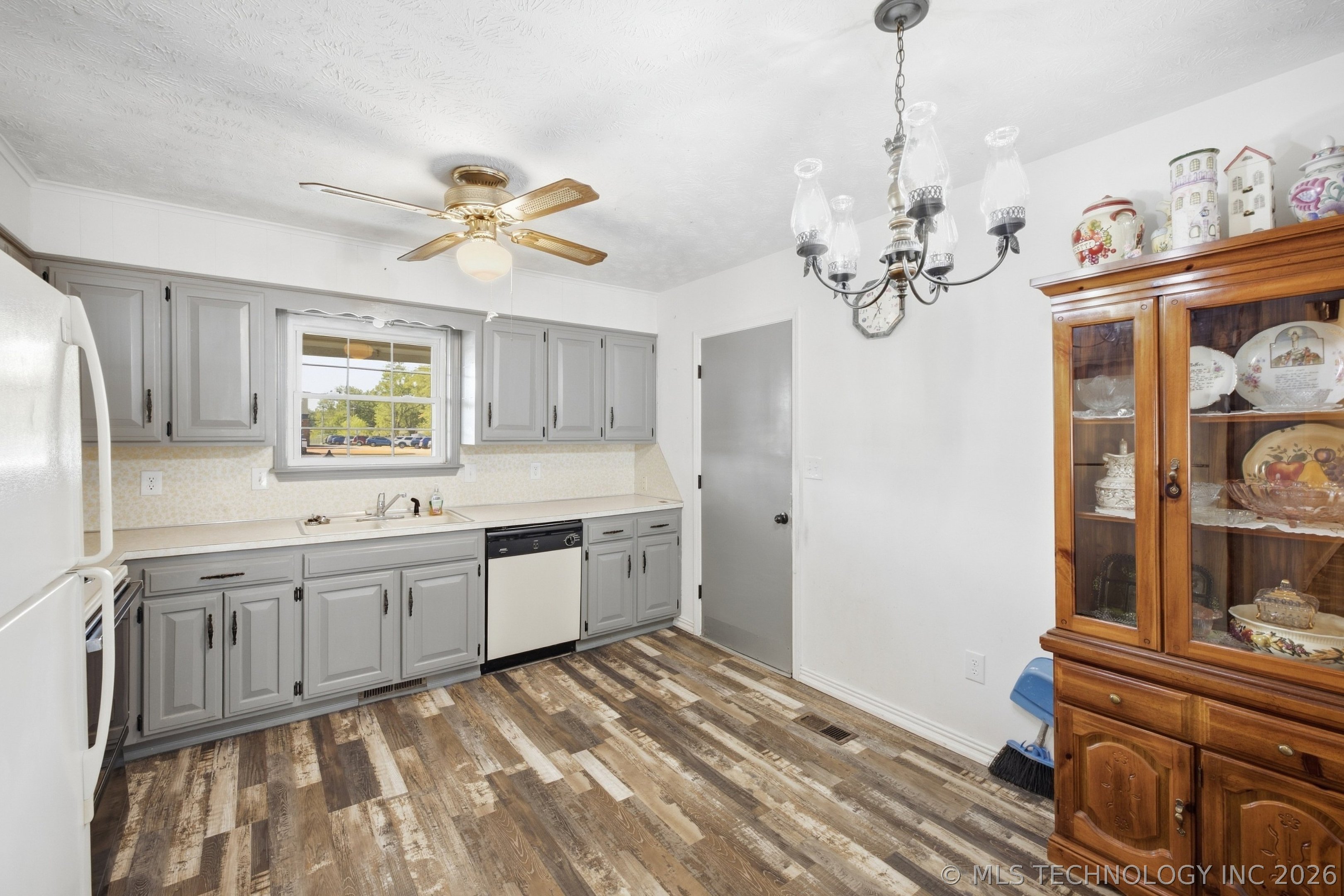 1509 Lahoma Property Photo 8
