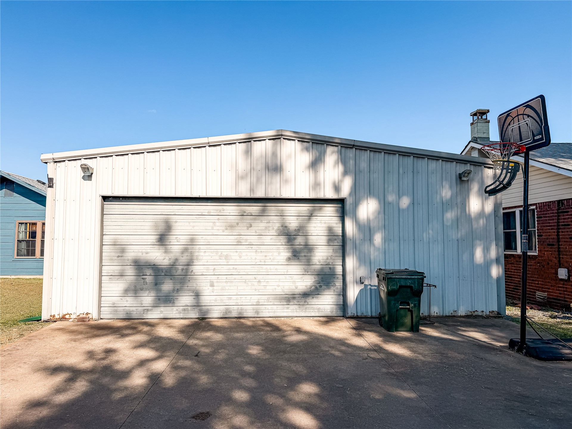 208 S Willey Street Property Photo 3