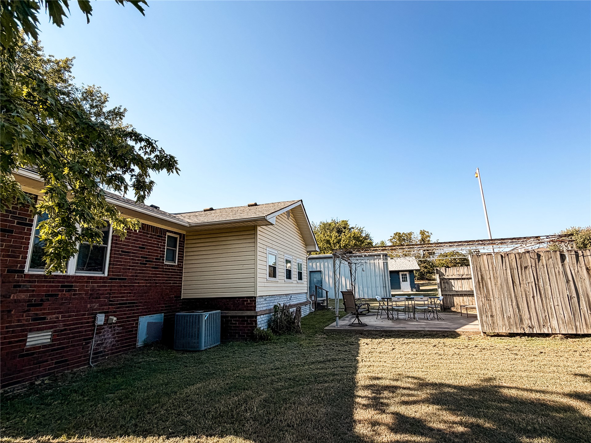 208 S Willey Street Property Photo 7