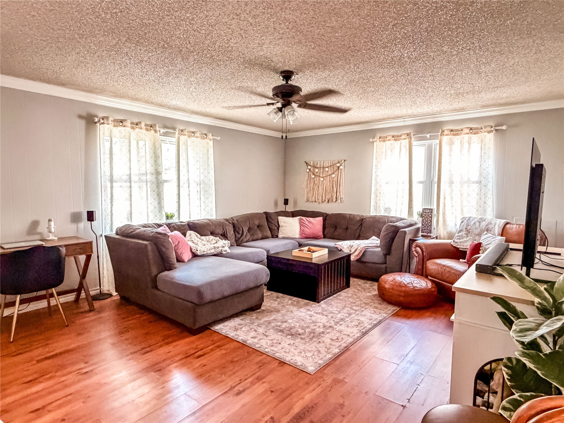 208 S Willey Street Property Photo 8