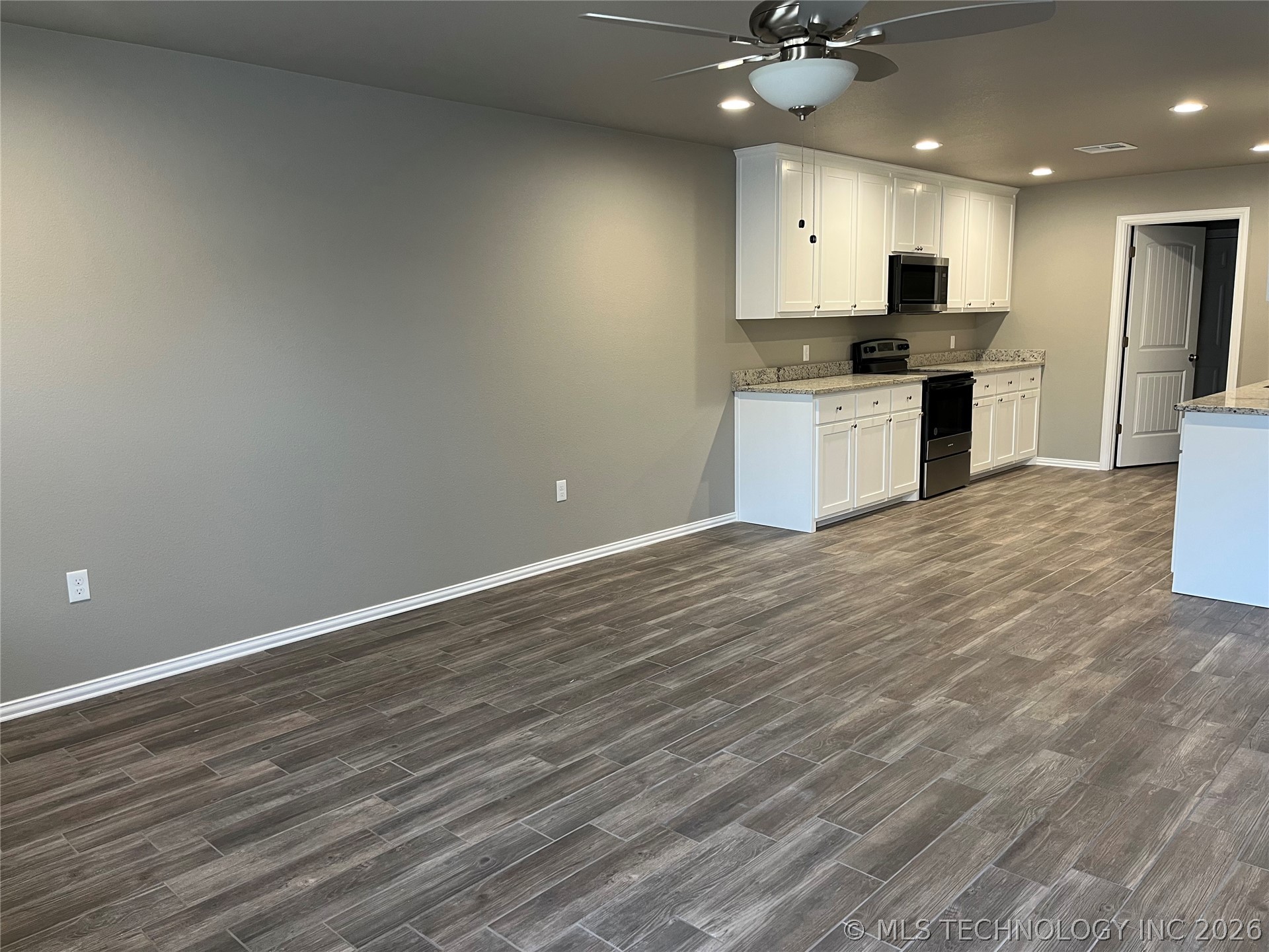 311 W Wilson Avenue Property Photo 2