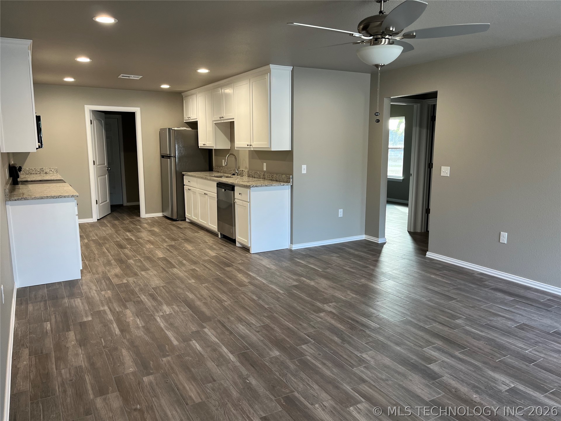311 W Wilson Avenue Property Photo 3