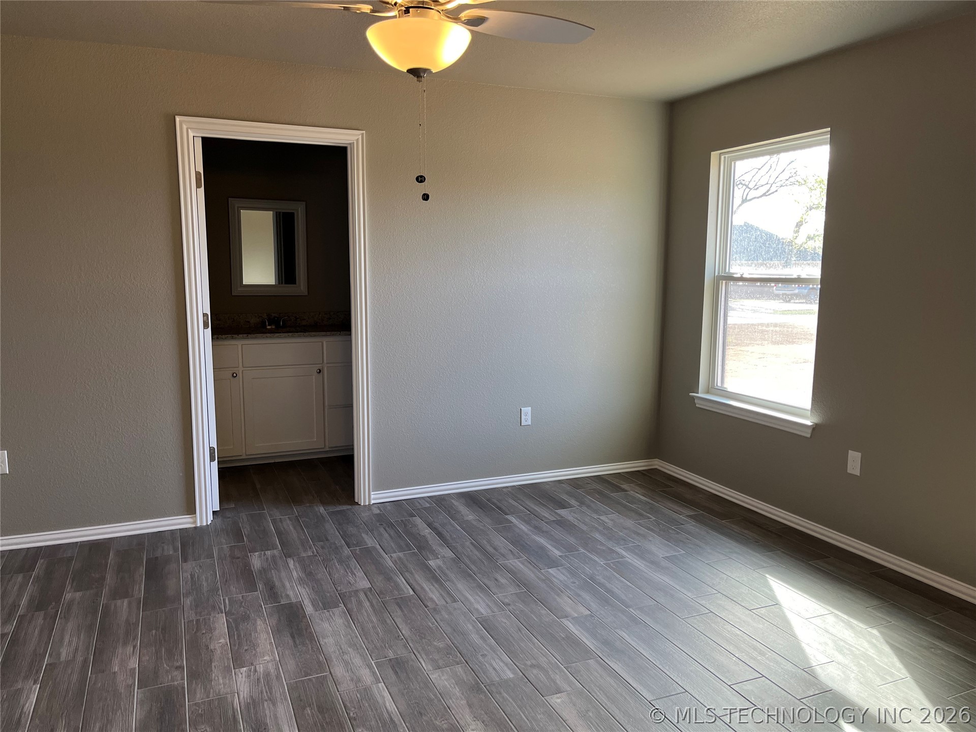 311 W Wilson Avenue Property Photo 4