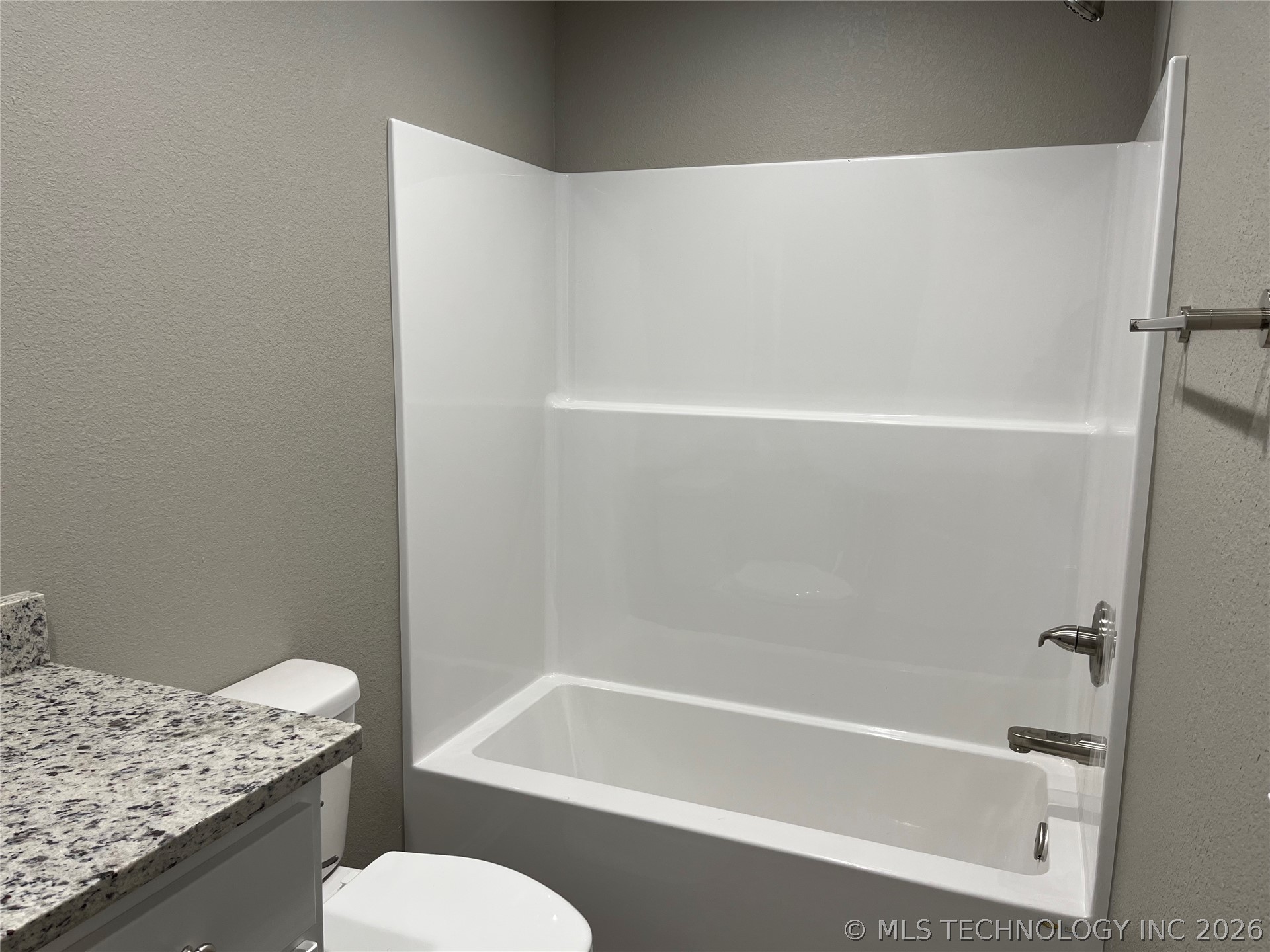 311 W Wilson Avenue Property Photo 5