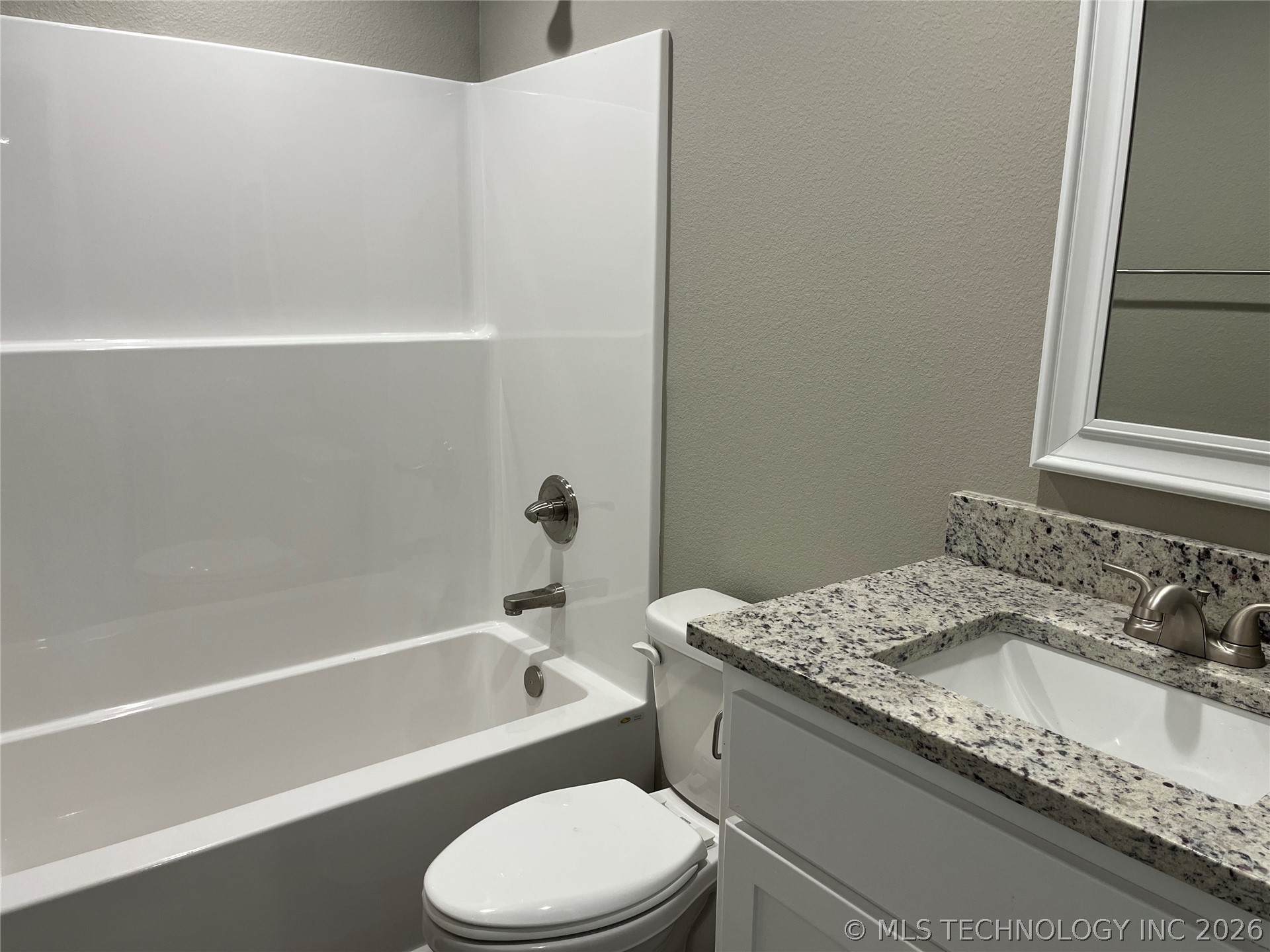 311 W Wilson Avenue Property Photo 8