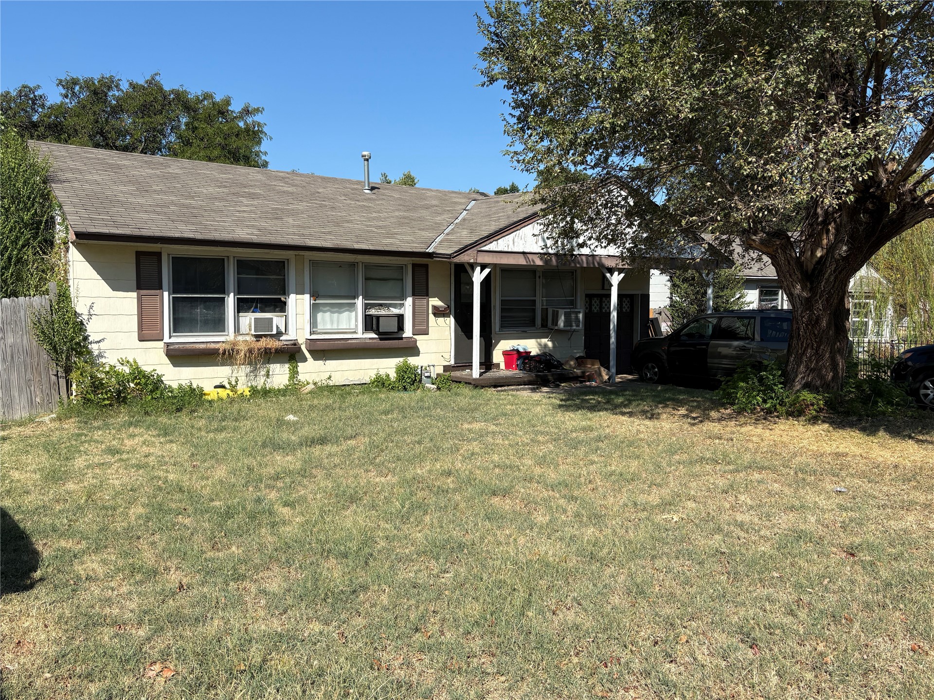 1811 Armstrong Property Photo 1