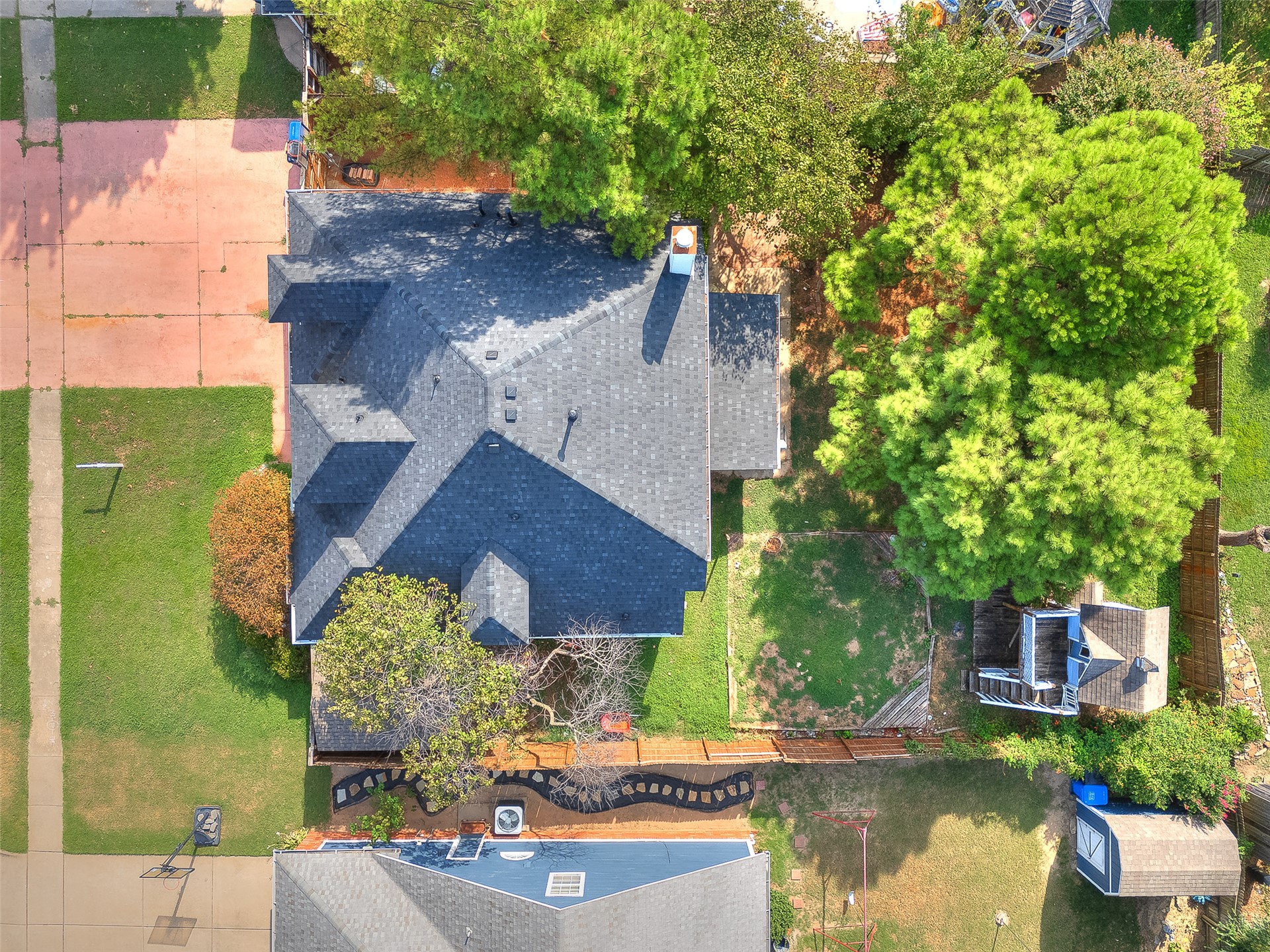 2411 W Kent Street Property Photo 2